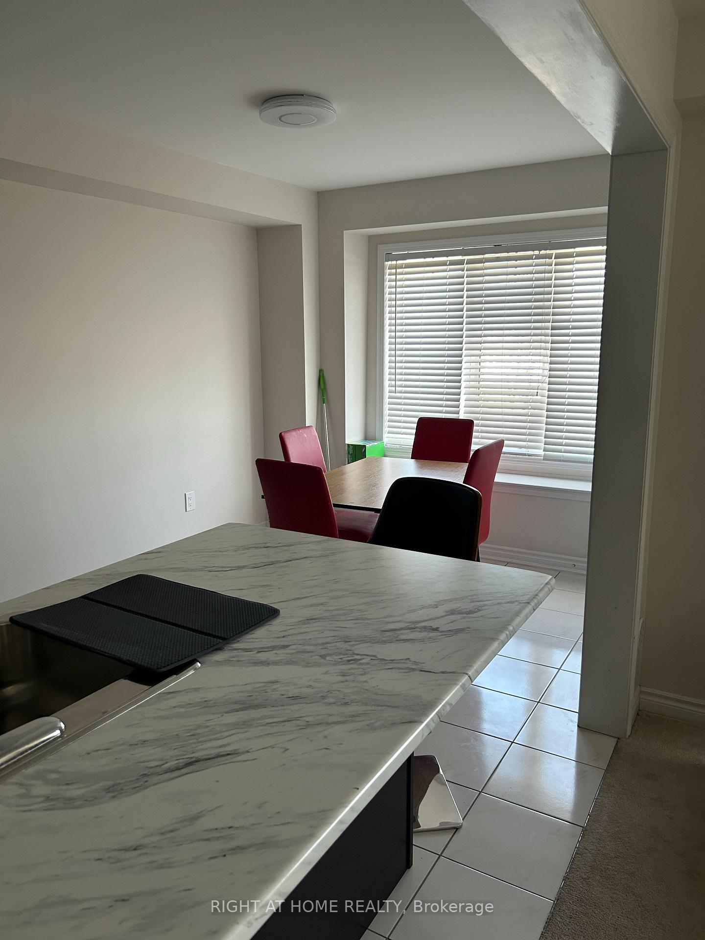 Photo 3 of 49 Bannister Crescent, Brampton, Northwest Brampton — HOMEH