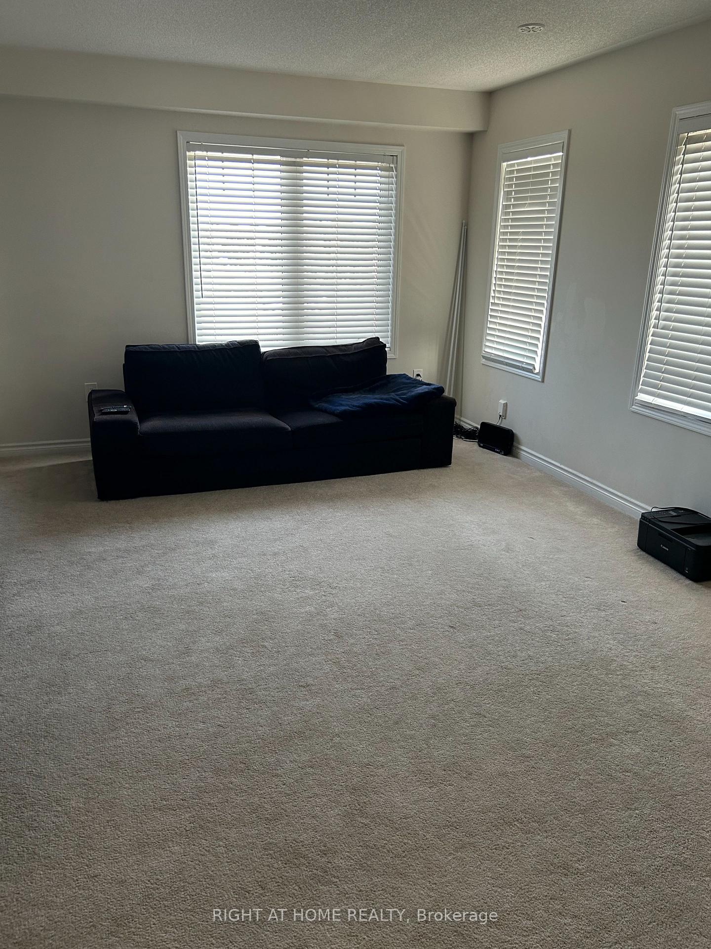 Photo 4 of 49 Bannister Crescent, Brampton, Northwest Brampton — HOMEH