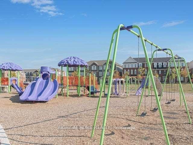 Photo 11 of 49 Bannister Crescent, Brampton, Northwest Brampton — HOMEH