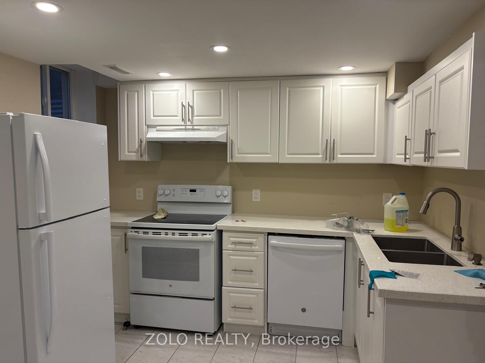 Photo 4 of 50 Dundalk Crescent, Brampton, Heart Lake West — HOMEH