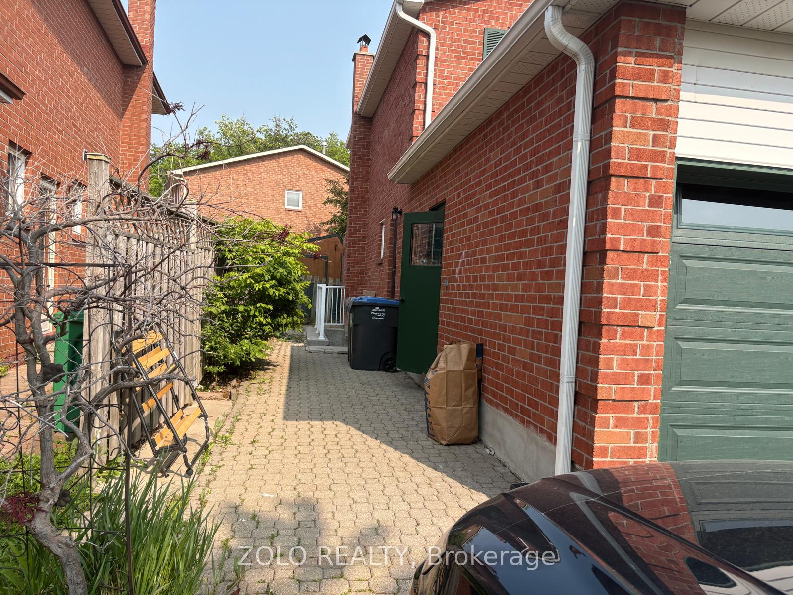 Photo 10 of 50 Dundalk Crescent, Brampton, Heart Lake West — HOMEH