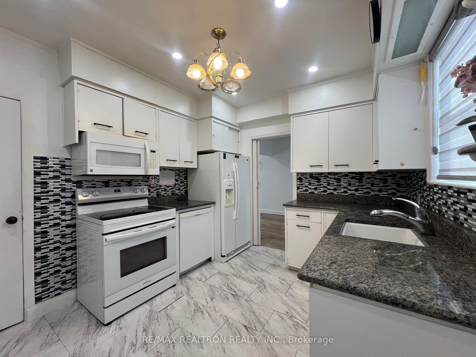 Photo 3 of 48 Masterson Drive, St. Catharines, Glendale/Glenridge — HOMEH