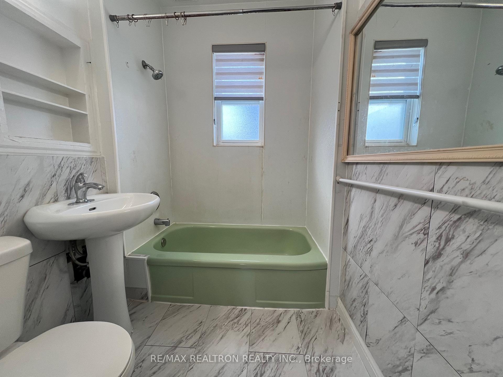 Photo 4 of 48 Masterson Drive, St. Catharines, Glendale/Glenridge — HOMEH