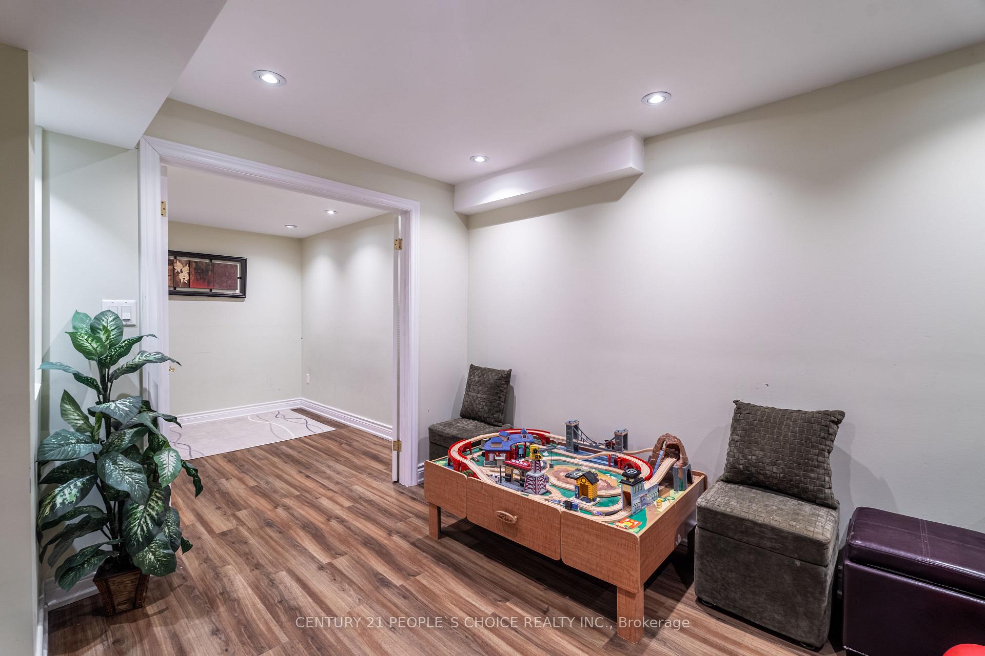 Photo 32 of 31 Thorp Crescent, Ajax, Central West — HOMEH