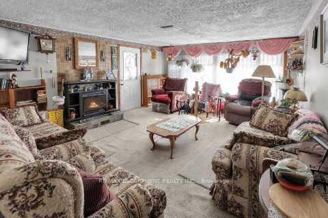 Photo 9 of 1047 Ridge Road, Hamilton, Rural Stoney Creek — HOMEH