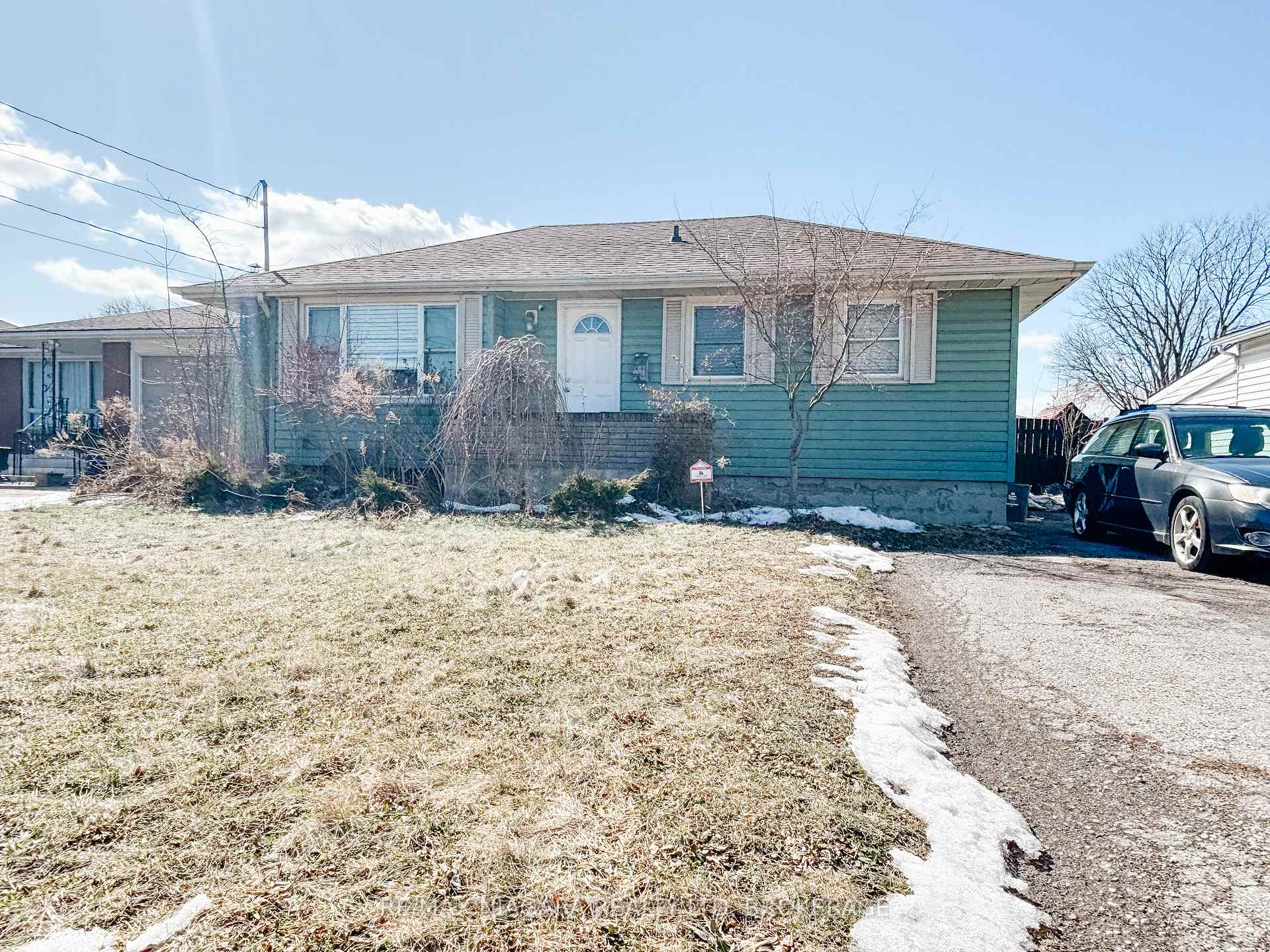Photo 1 of 297 Vine Street, St. Catharines, Fairview — HOMEH
