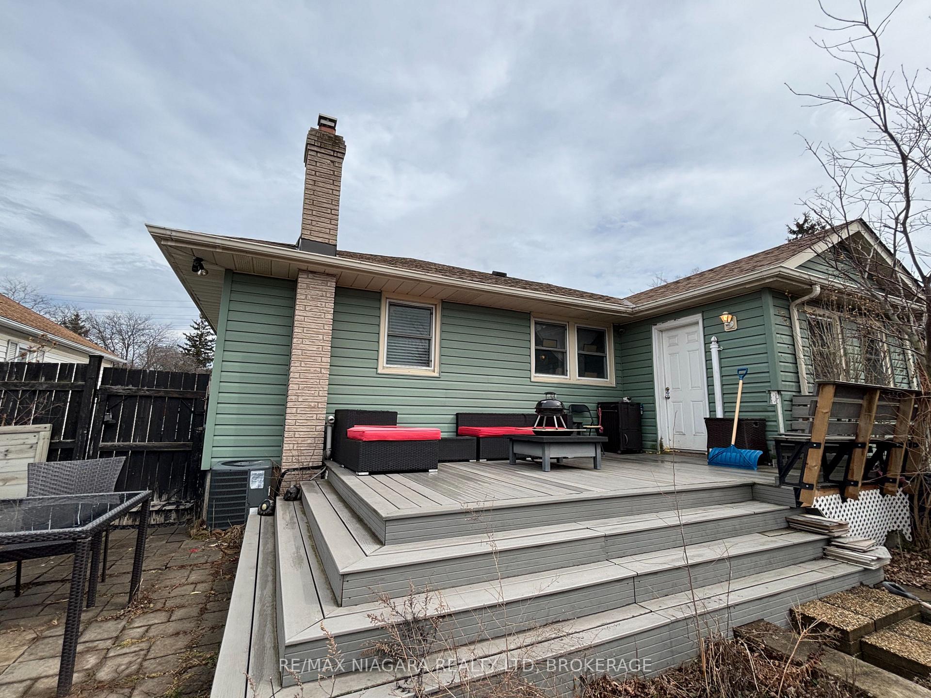 Photo 2 of 297 Vine Street, St. Catharines, Fairview — HOMEH