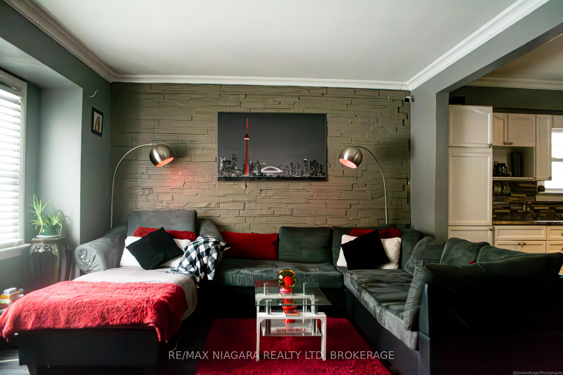 Photo 6 of 297 Vine Street, St. Catharines, Fairview — HOMEH