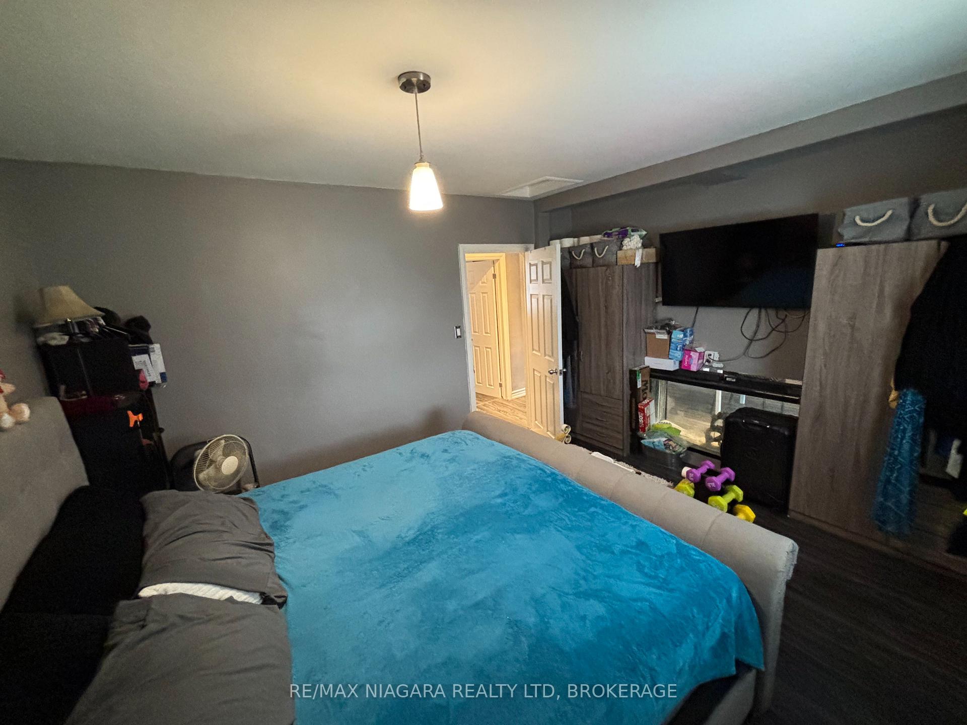 Photo 9 of 297 Vine Street, St. Catharines, Fairview — HOMEH
