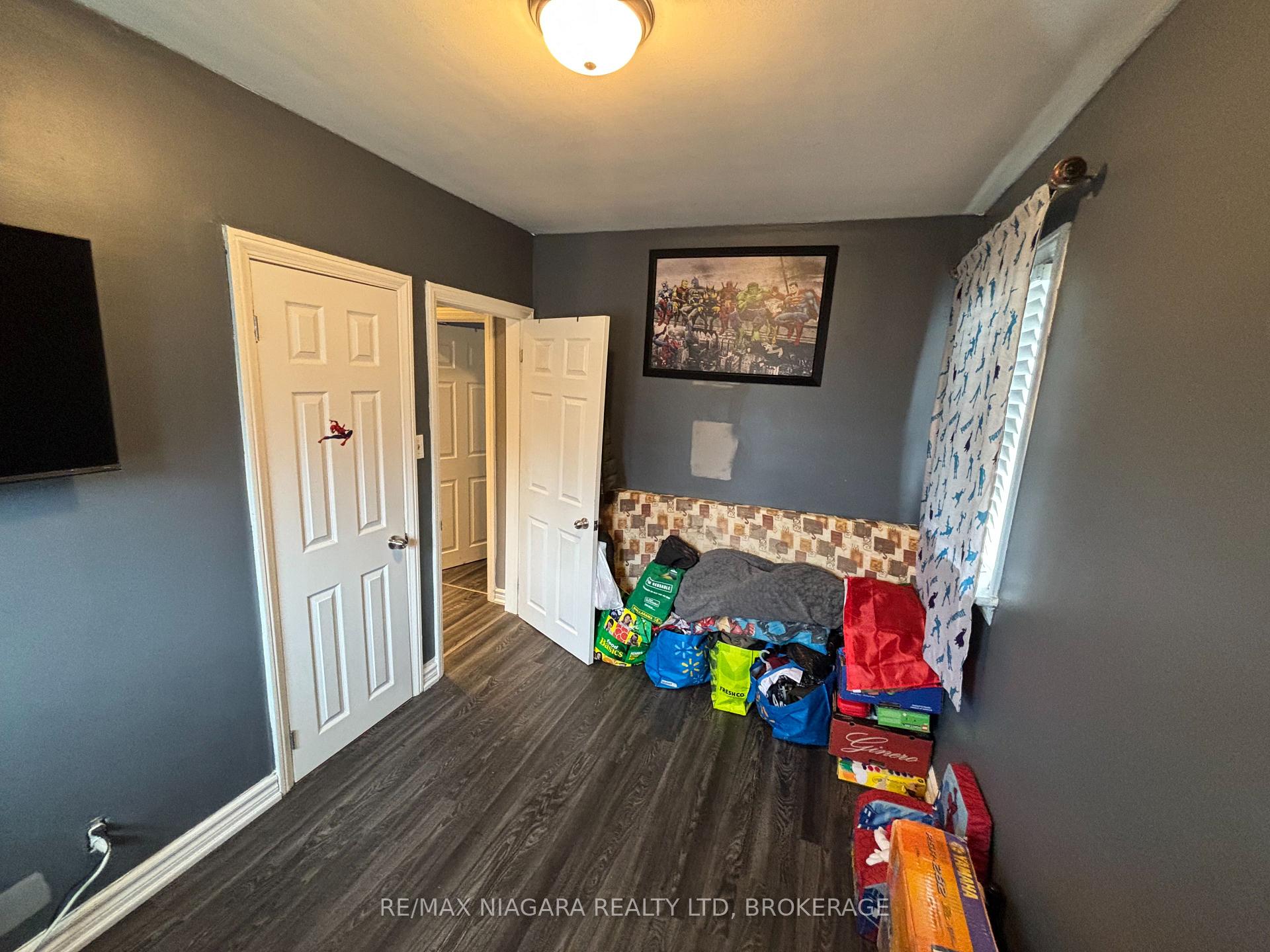 Photo 10 of 297 Vine Street, St. Catharines, Fairview — HOMEH