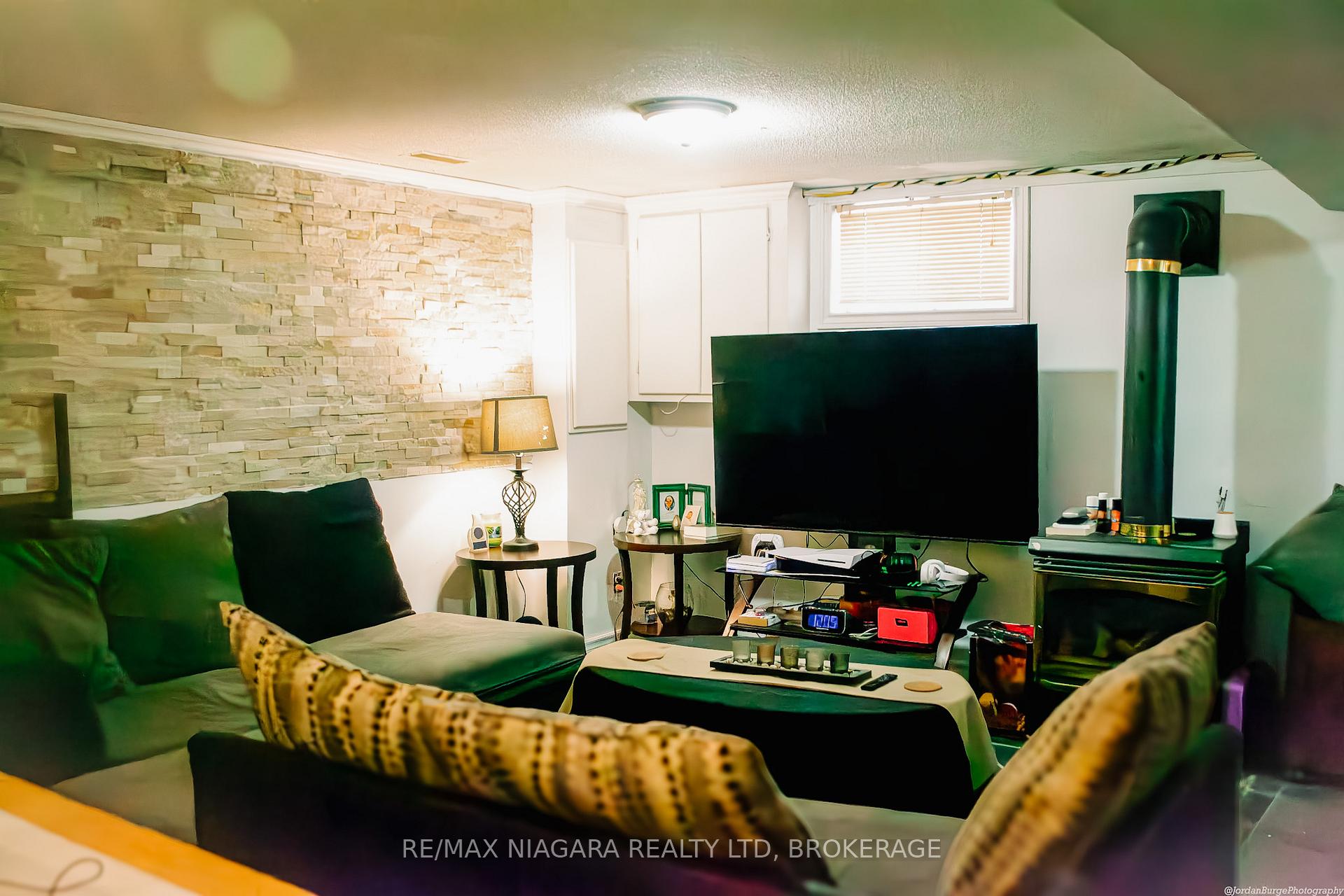 Photo 15 of 297 Vine Street, St. Catharines, Fairview — HOMEH