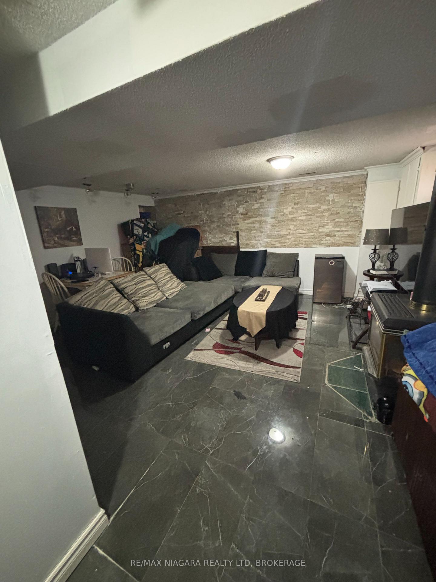 Photo 16 of 297 Vine Street, St. Catharines, Fairview — HOMEH