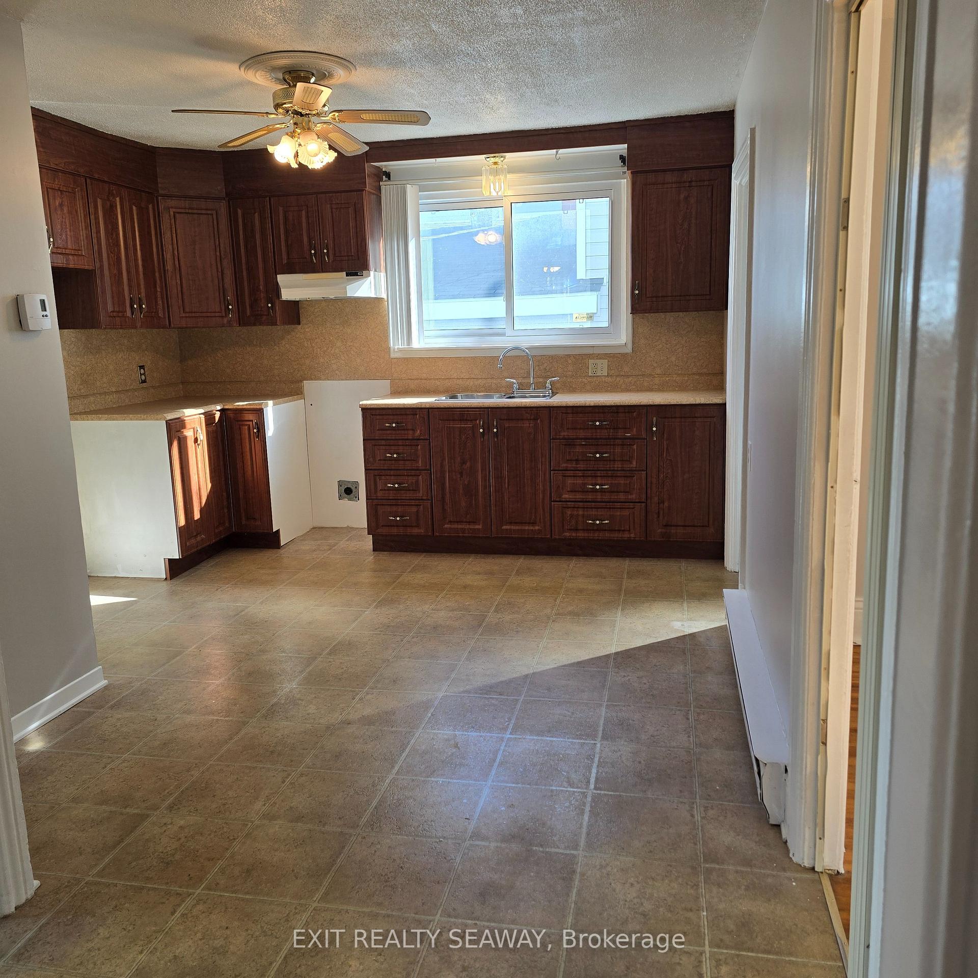 Photo 4 of 106 6th Street W, Cornwall — HOMEH
