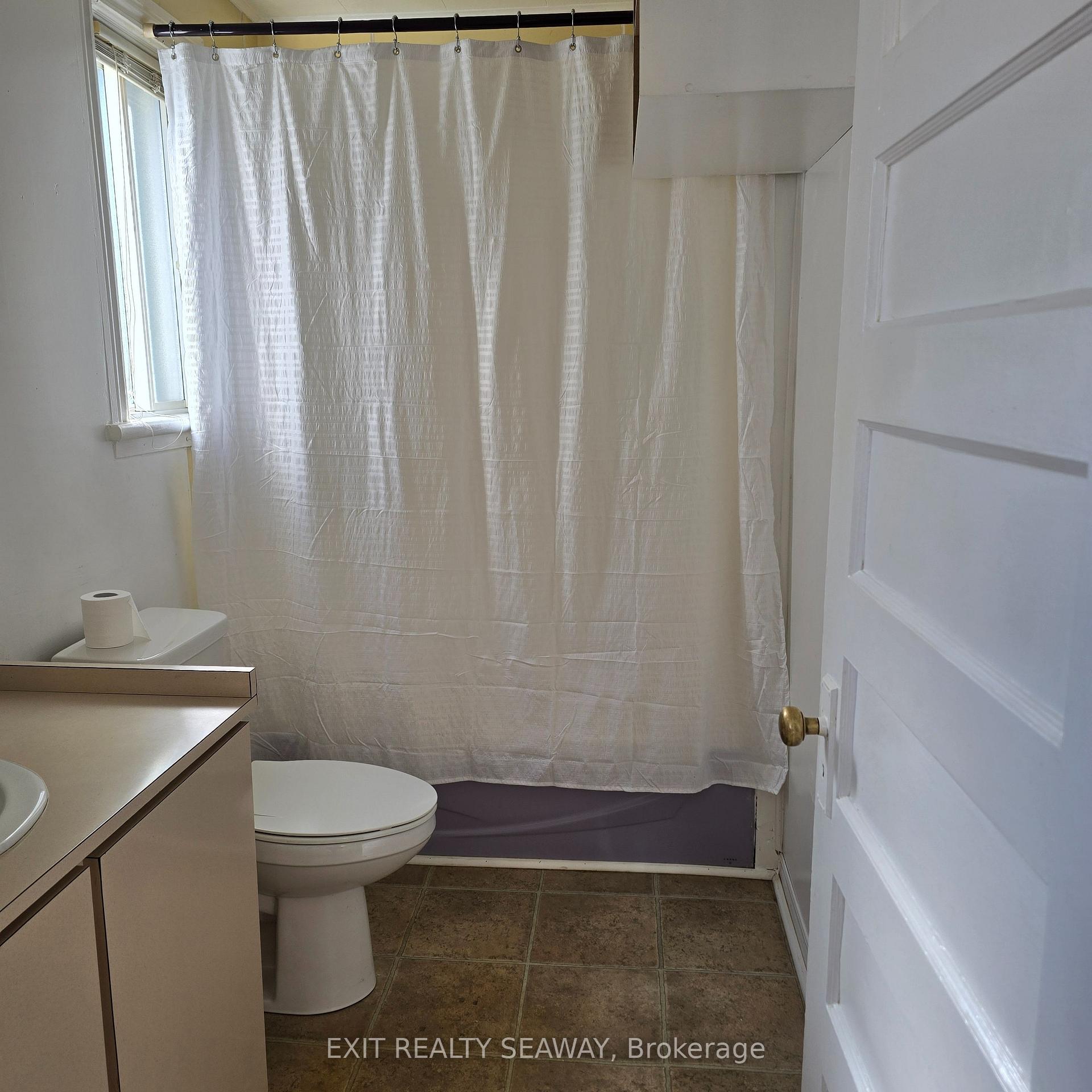 Photo 6 of 106 6th Street W, Cornwall — HOMEH