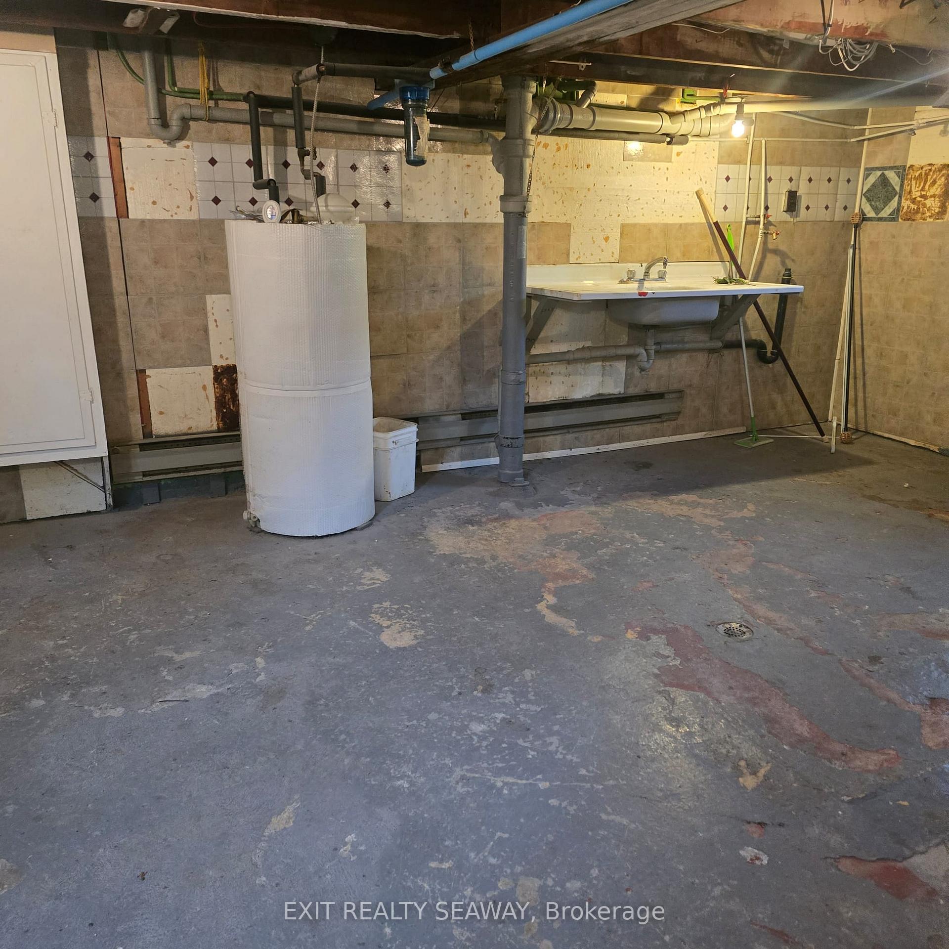 Photo 9 of 106 6th Street W, Cornwall — HOMEH