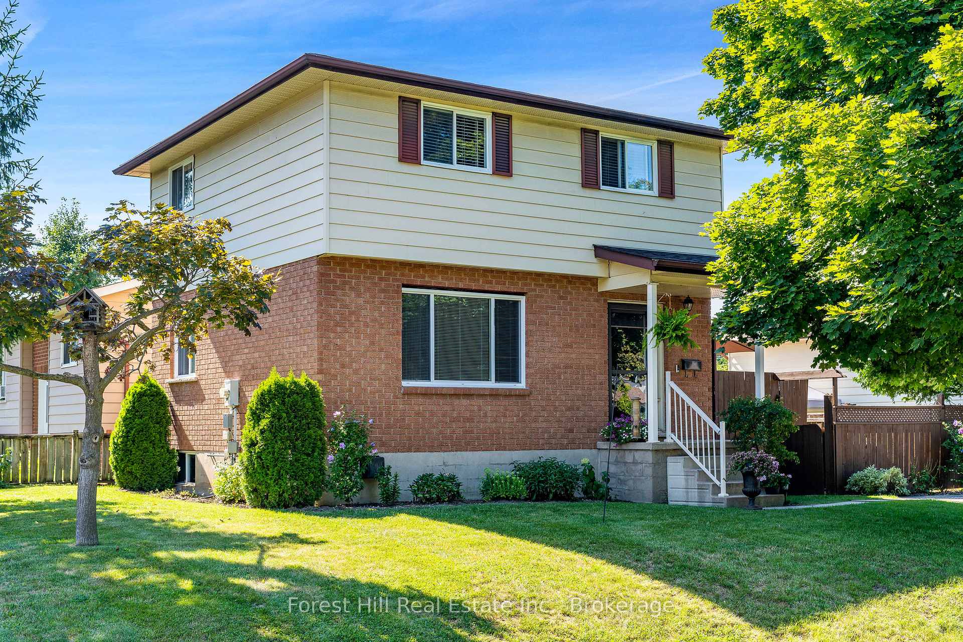 Photo 1 of 10 Leslie Drive, Collingwood — HOMEH