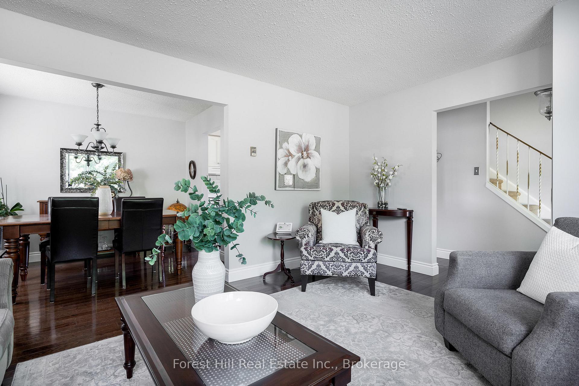 Photo 4 of 10 Leslie Drive, Collingwood — HOMEH
