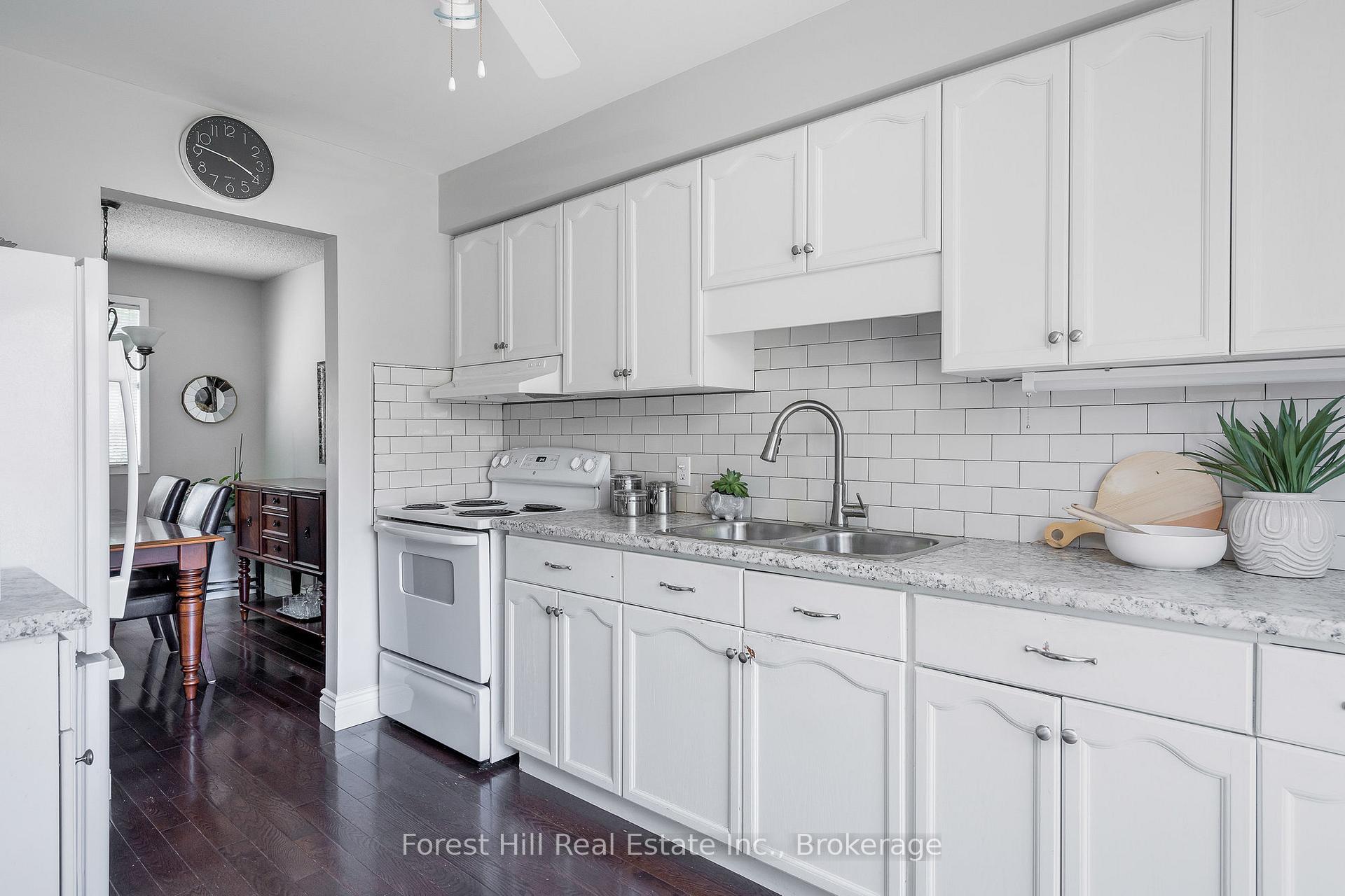 Photo 6 of 10 Leslie Drive, Collingwood — HOMEH