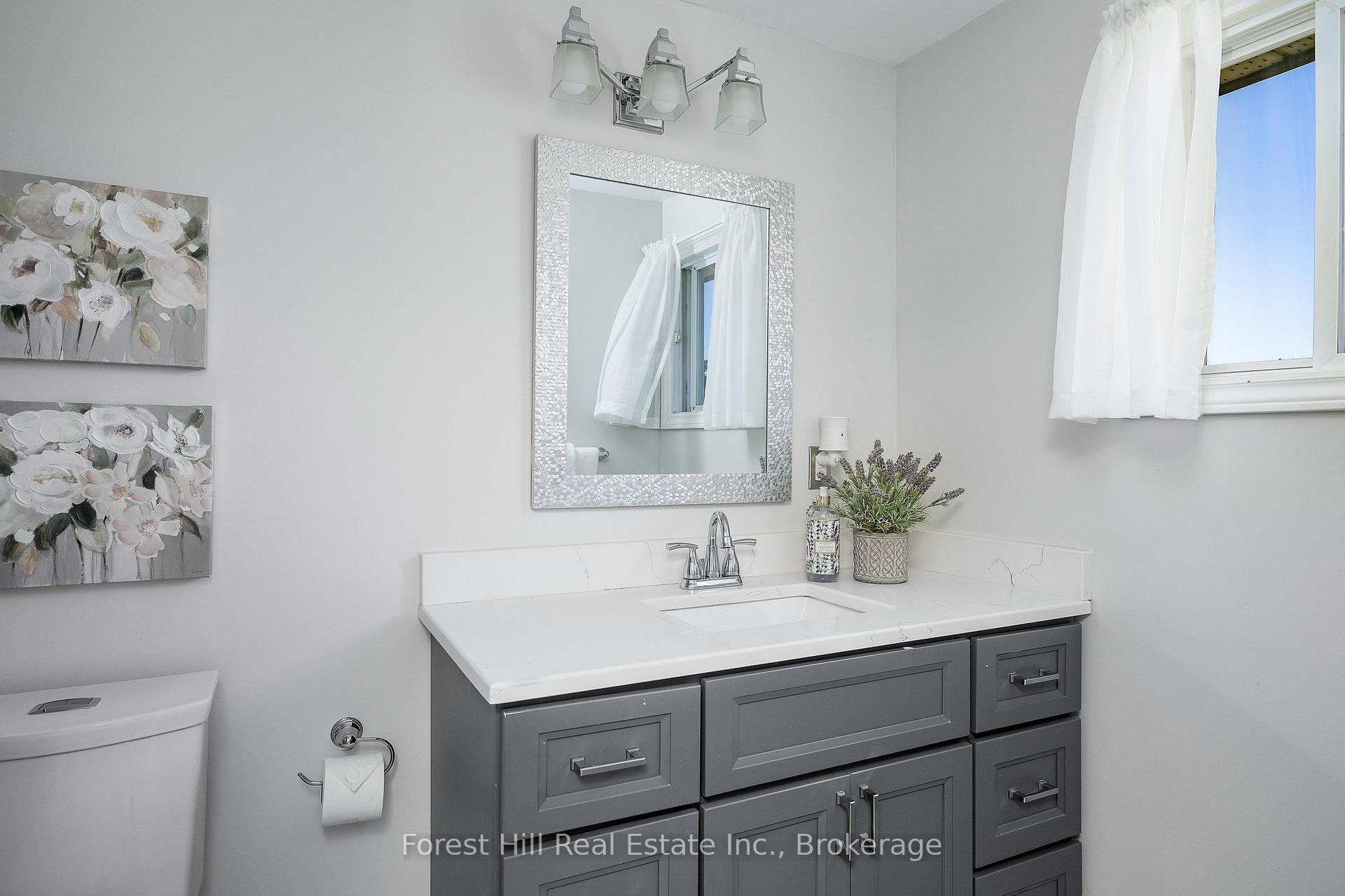 Photo 13 of 10 Leslie Drive, Collingwood — HOMEH
