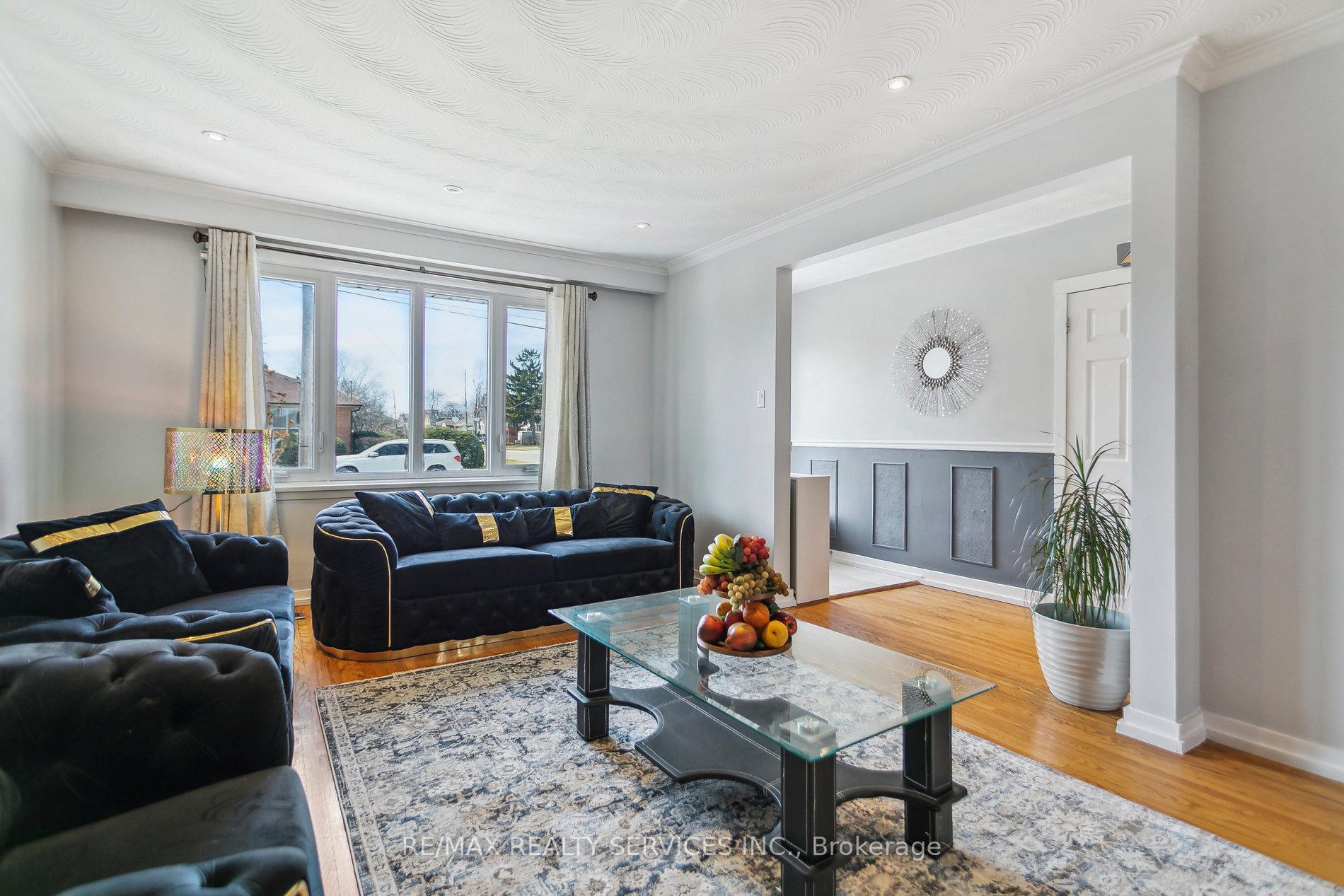 Photo 11 of 18 Kimbark Drive, Brampton, Northwood Park — HOMEH