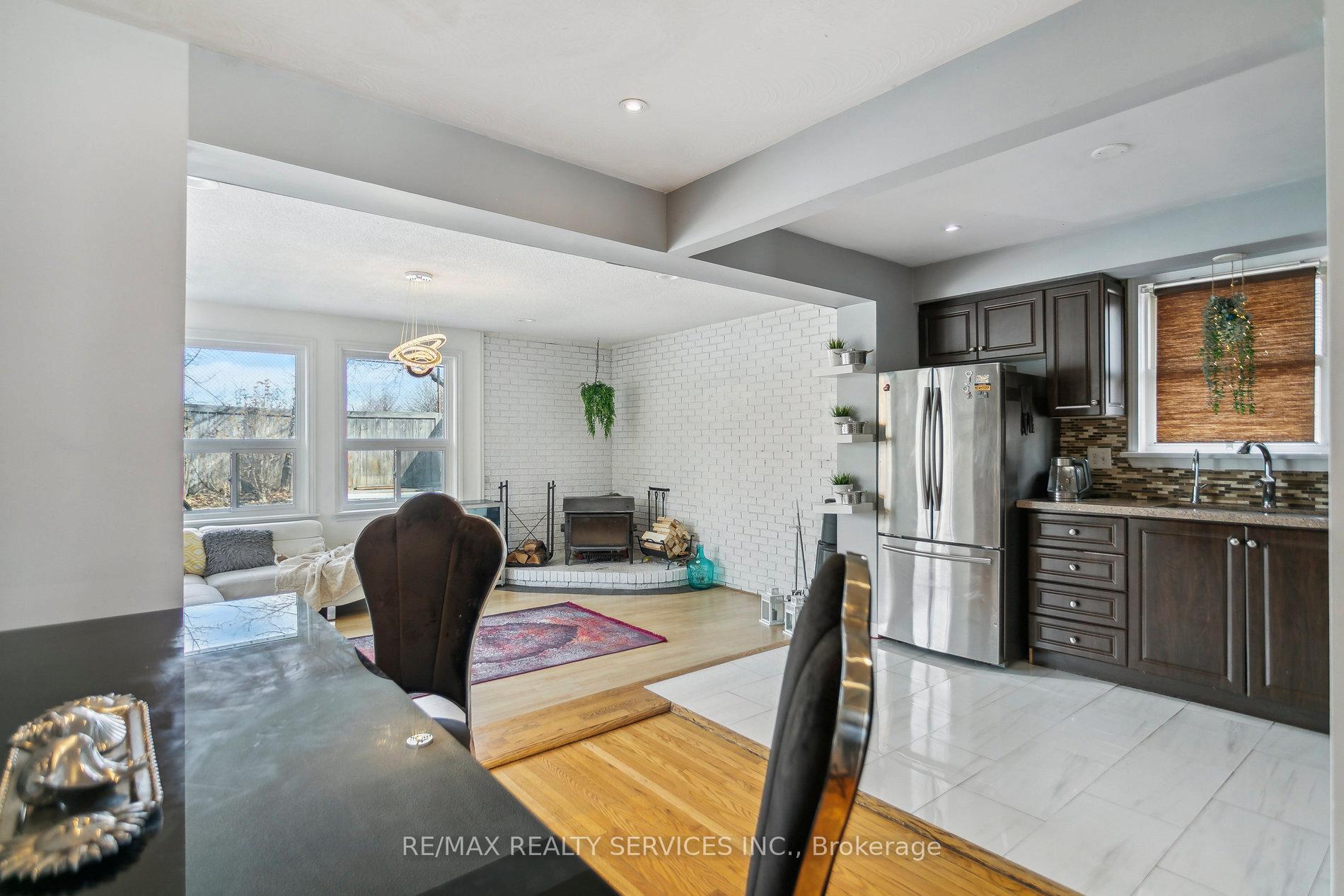 Photo 15 of 18 Kimbark Drive, Brampton, Northwood Park — HOMEH