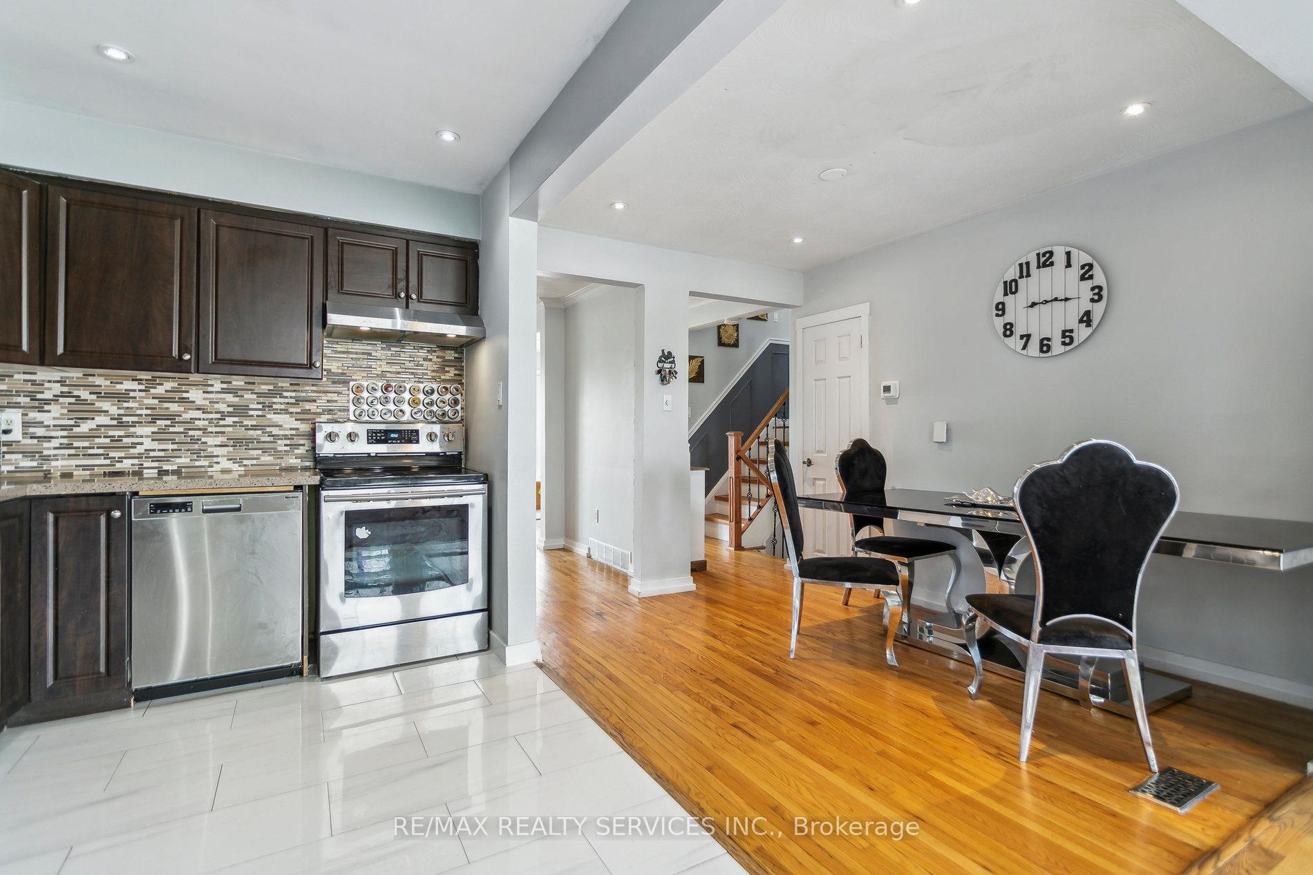 Photo 16 of 18 Kimbark Drive, Brampton, Northwood Park — HOMEH