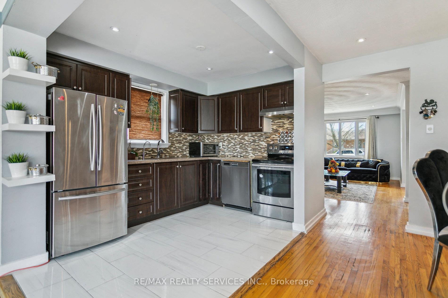 Photo 17 of 18 Kimbark Drive, Brampton, Northwood Park — HOMEH