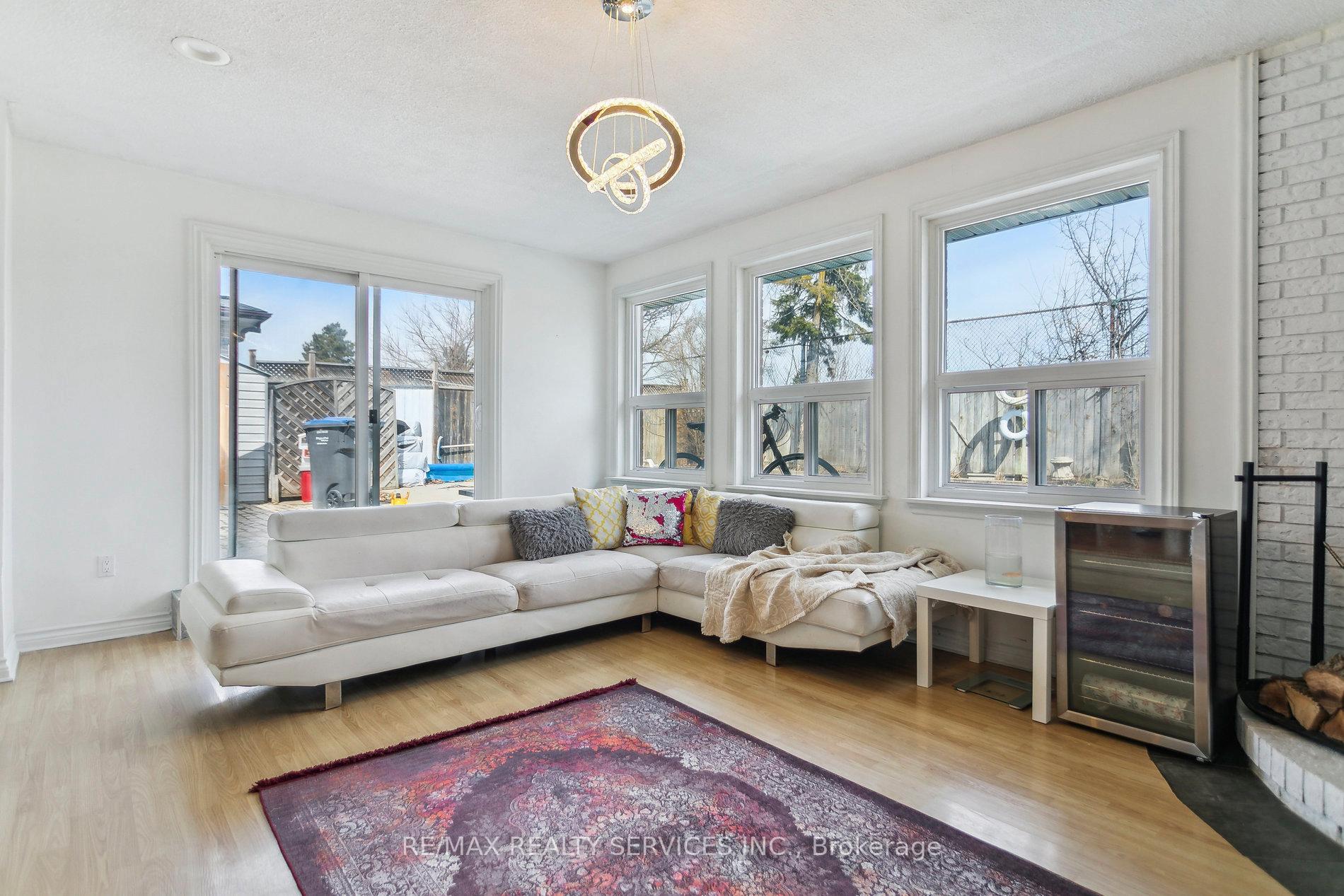 Photo 19 of 18 Kimbark Drive, Brampton, Northwood Park — HOMEH