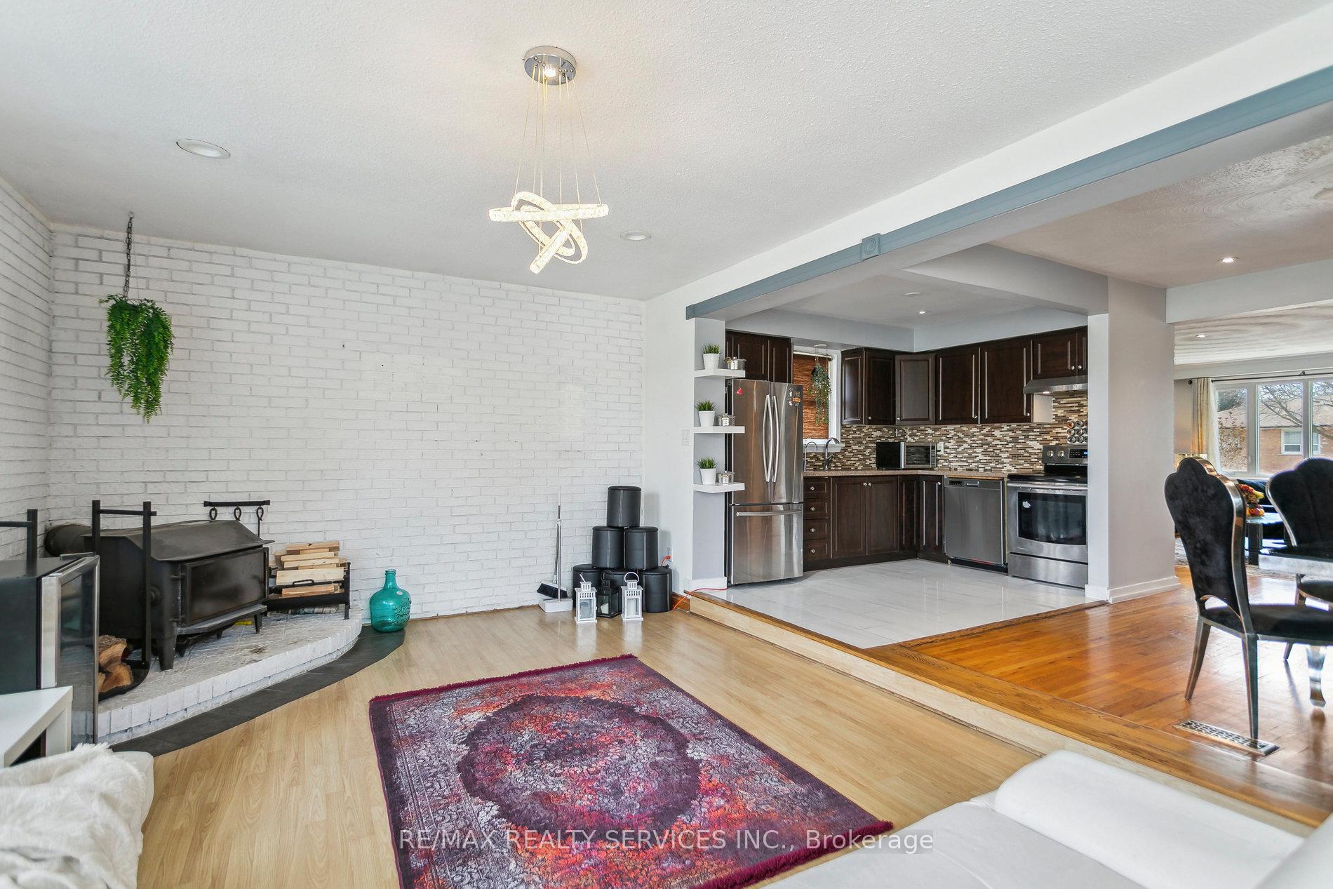 Photo 20 of 18 Kimbark Drive, Brampton, Northwood Park — HOMEH