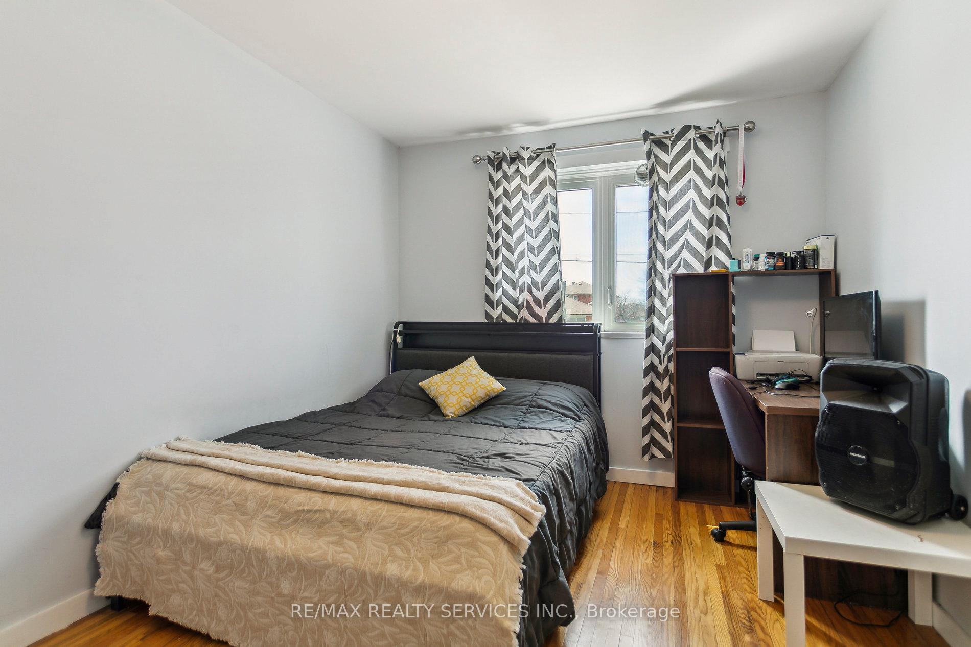 Photo 27 of 18 Kimbark Drive, Brampton, Northwood Park — HOMEH