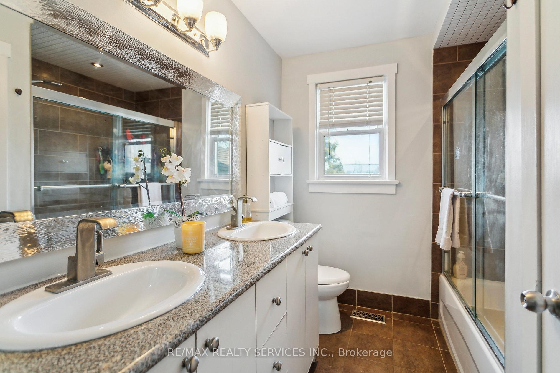 Photo 33 of 18 Kimbark Drive, Brampton, Northwood Park — HOMEH