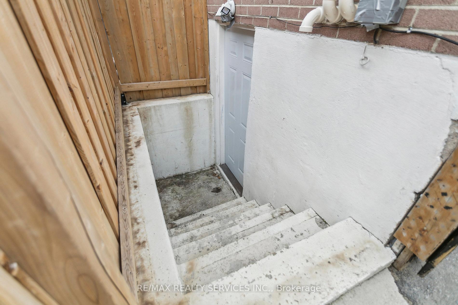 Photo 43 of 18 Kimbark Drive, Brampton, Northwood Park — HOMEH