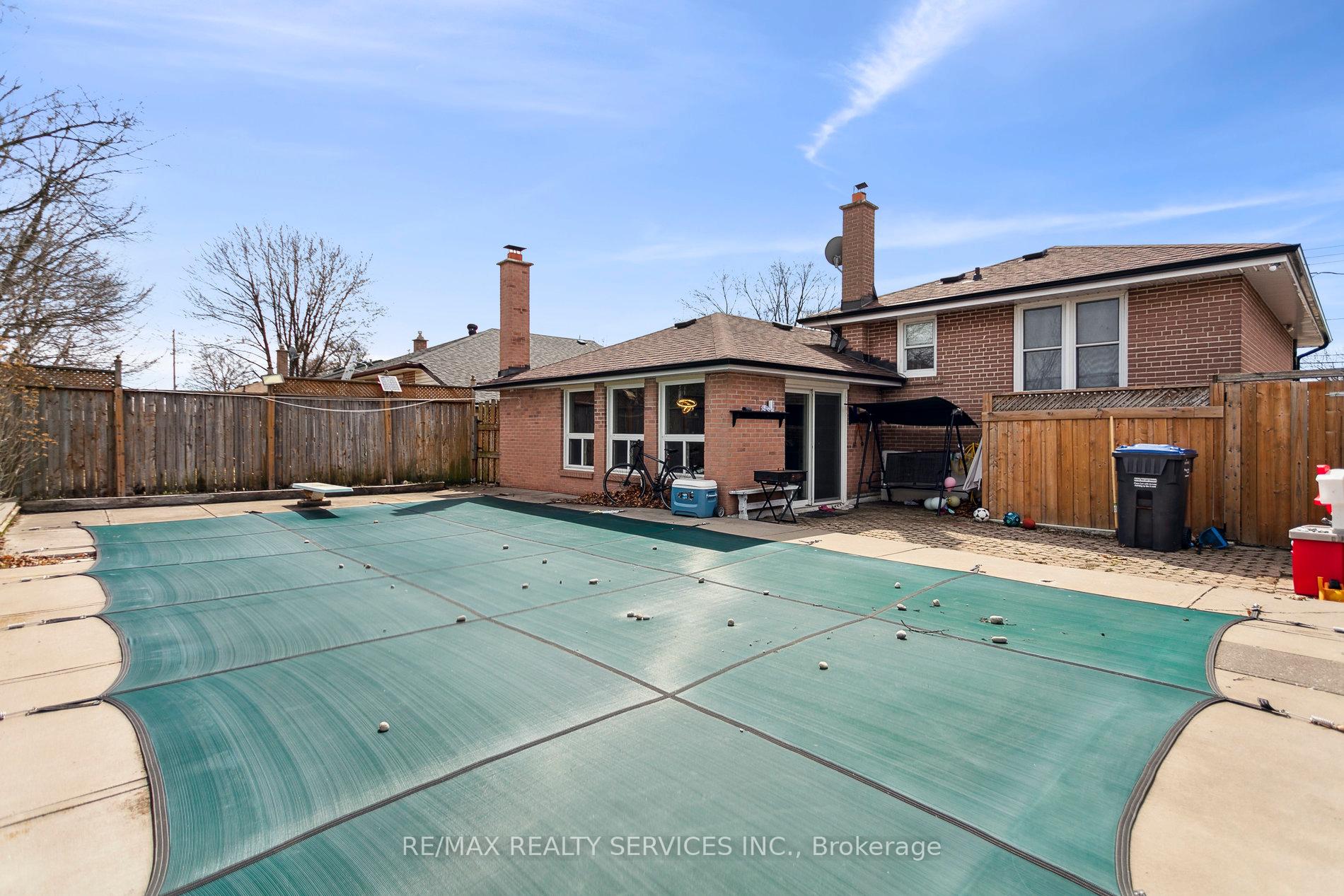 Photo 45 of 18 Kimbark Drive, Brampton, Northwood Park — HOMEH