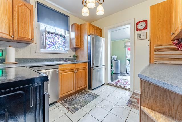 Photo 12 of 60 Cameron Avenue S, Hamilton, Bartonville — HOMEH