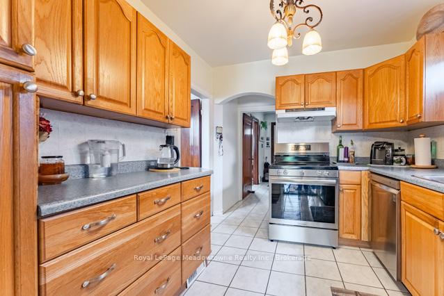 Photo 14 of 60 Cameron Avenue S, Hamilton, Bartonville — HOMEH