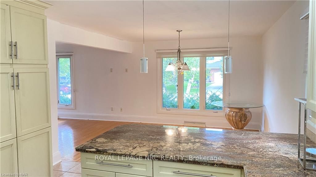 Photo 6 of 10 Adelene Crescent, St. Catharines, Glendale/Glenridge — HOMEH