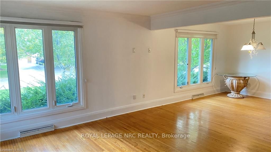 Photo 8 of 10 Adelene Crescent, St. Catharines, Glendale/Glenridge — HOMEH