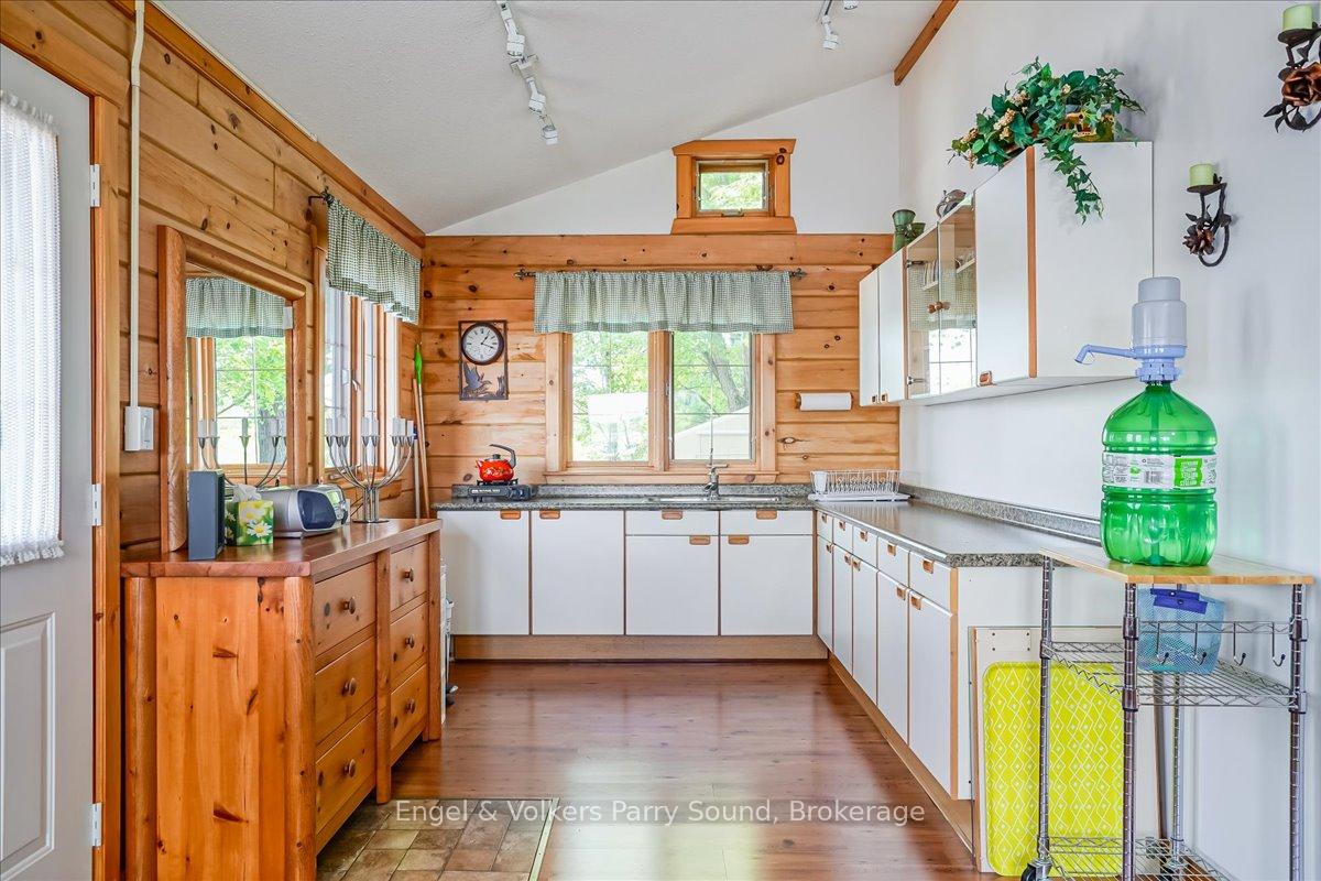 Photo 11 of 1 Island 40C, Carling — HOMEH