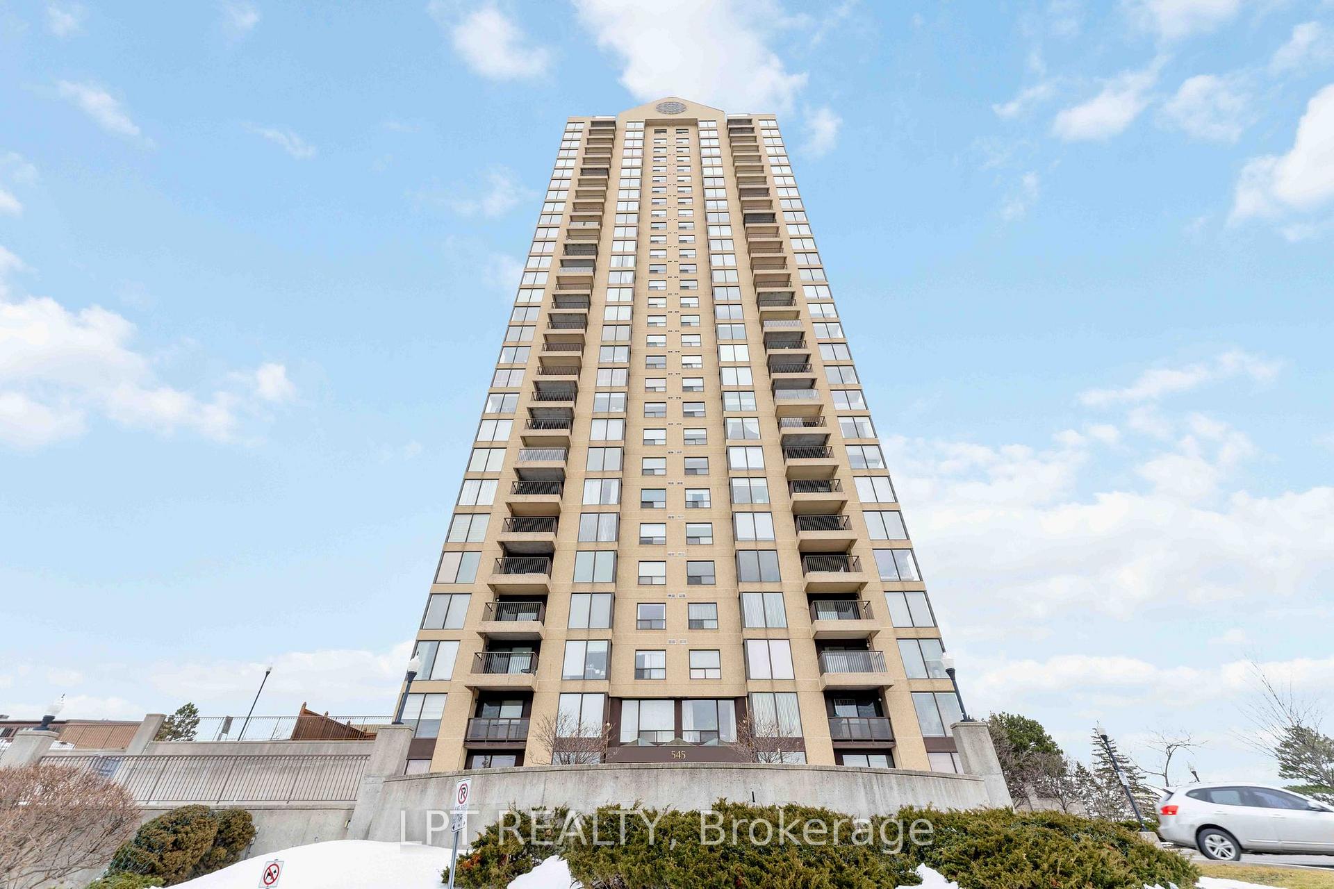 Front of Unit 2806, 545 St Laurent Boulevard