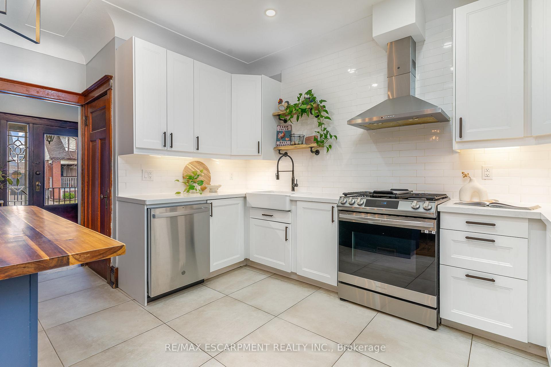 Photo 36 of 81 Kensington Avenue N, Hamilton, Crown Point — HOMEH