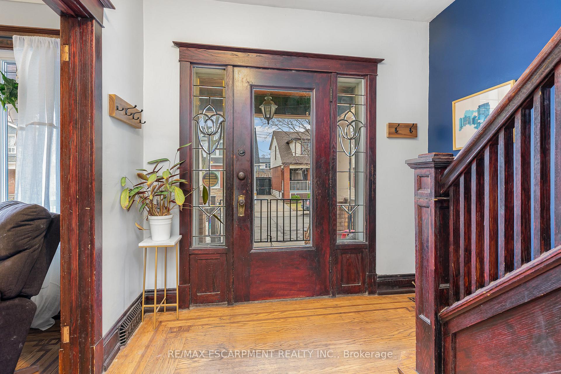 Photo 5 of 81 Kensington Avenue N, Hamilton, Crown Point — HOMEH