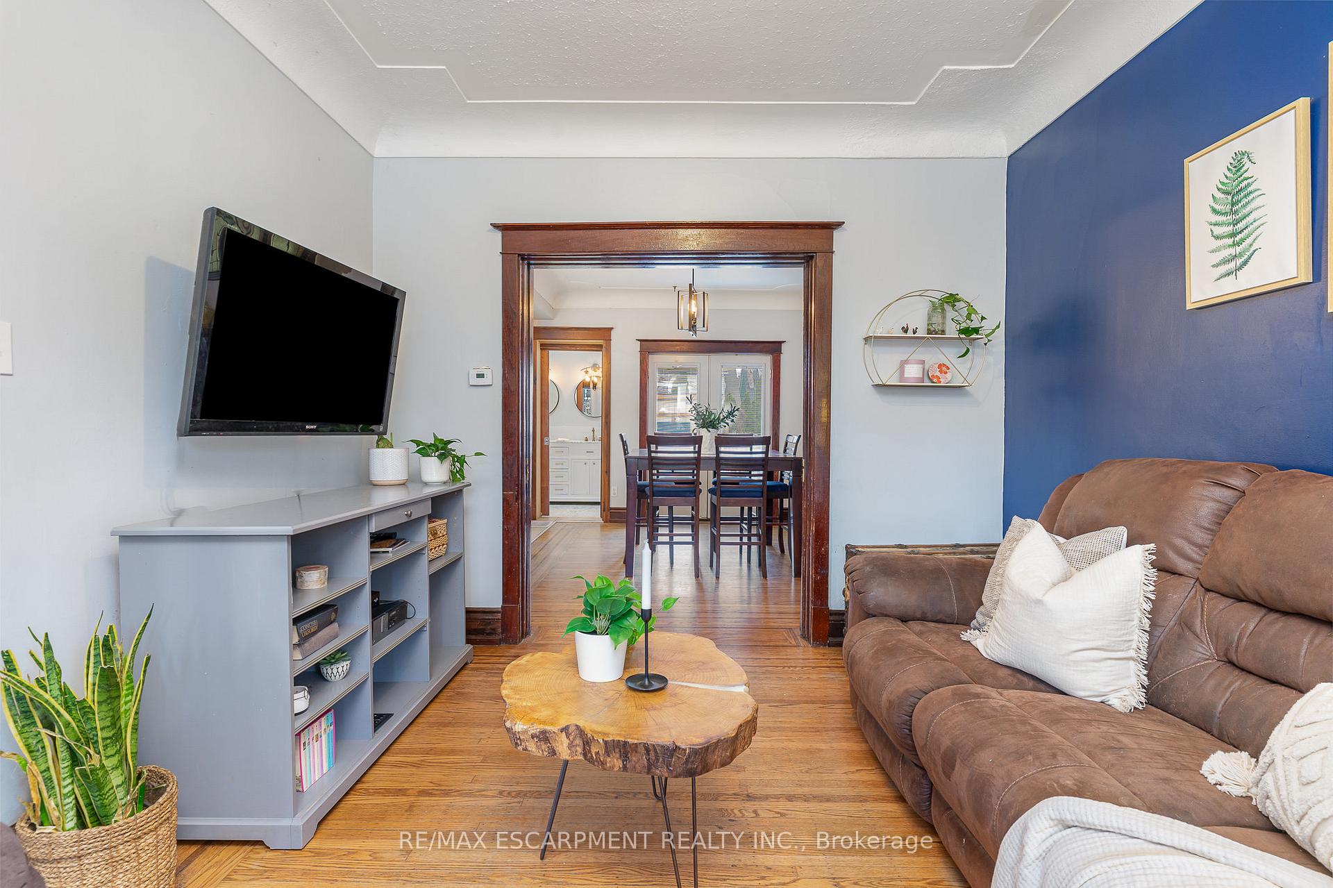 Photo 9 of 81 Kensington Avenue N, Hamilton, Crown Point — HOMEH