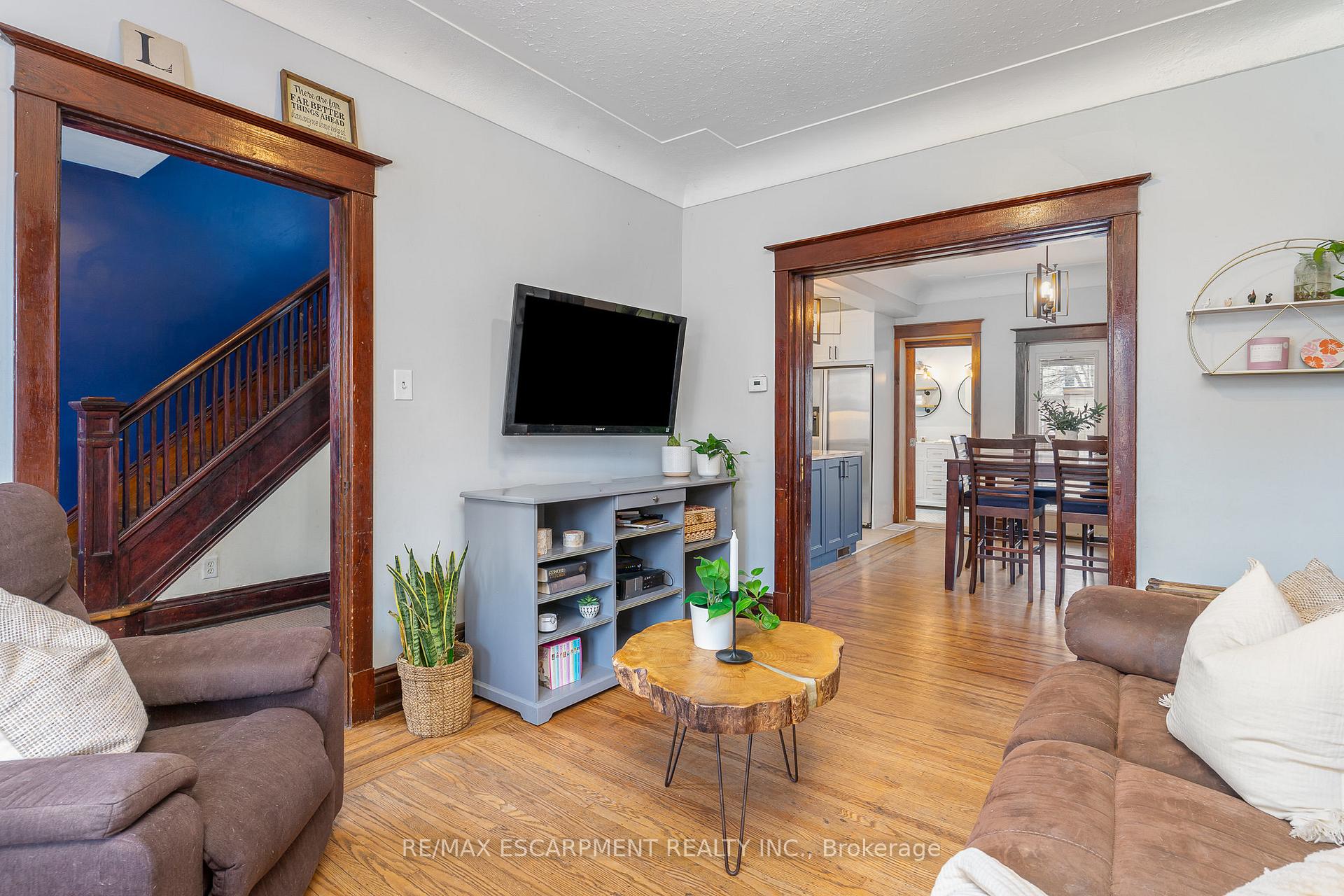 Photo 11 of 81 Kensington Avenue N, Hamilton, Crown Point — HOMEH
