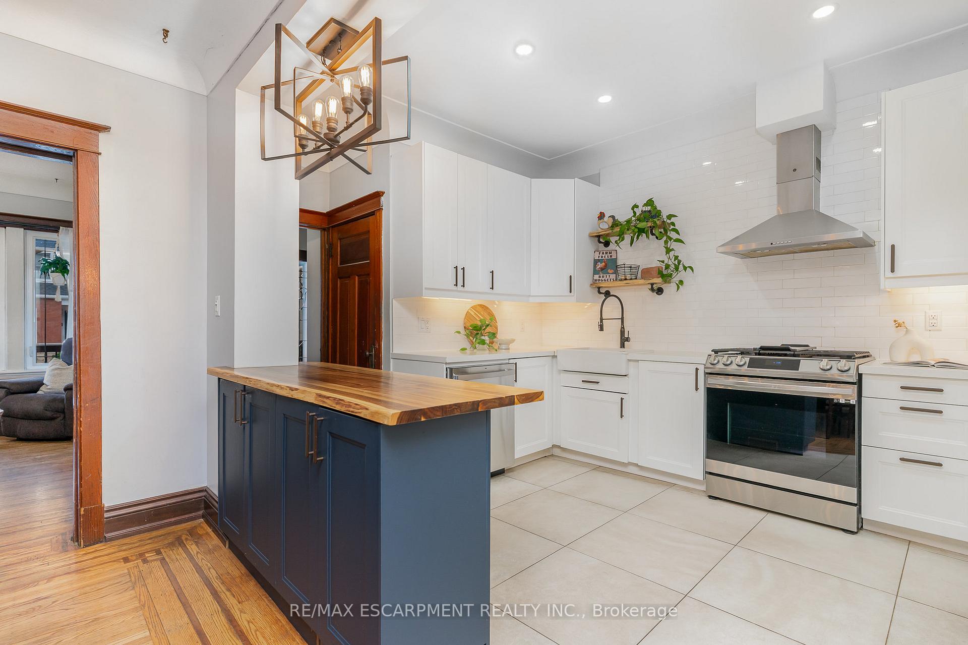 Photo 16 of 81 Kensington Avenue N, Hamilton, Crown Point — HOMEH
