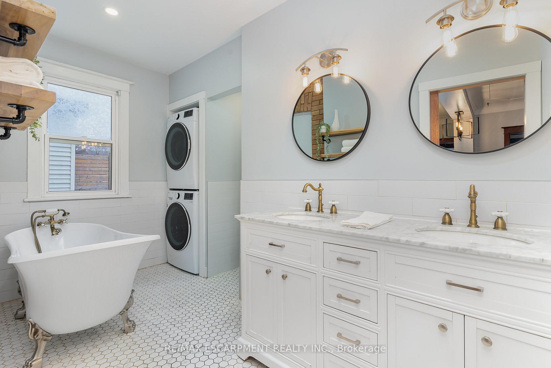 Photo 42 of 81 Kensington Avenue N, Hamilton, Crown Point — HOMEH