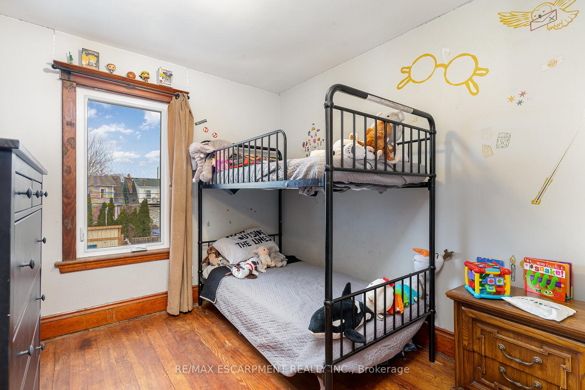 Photo 44 of 81 Kensington Avenue N, Hamilton, Crown Point — HOMEH