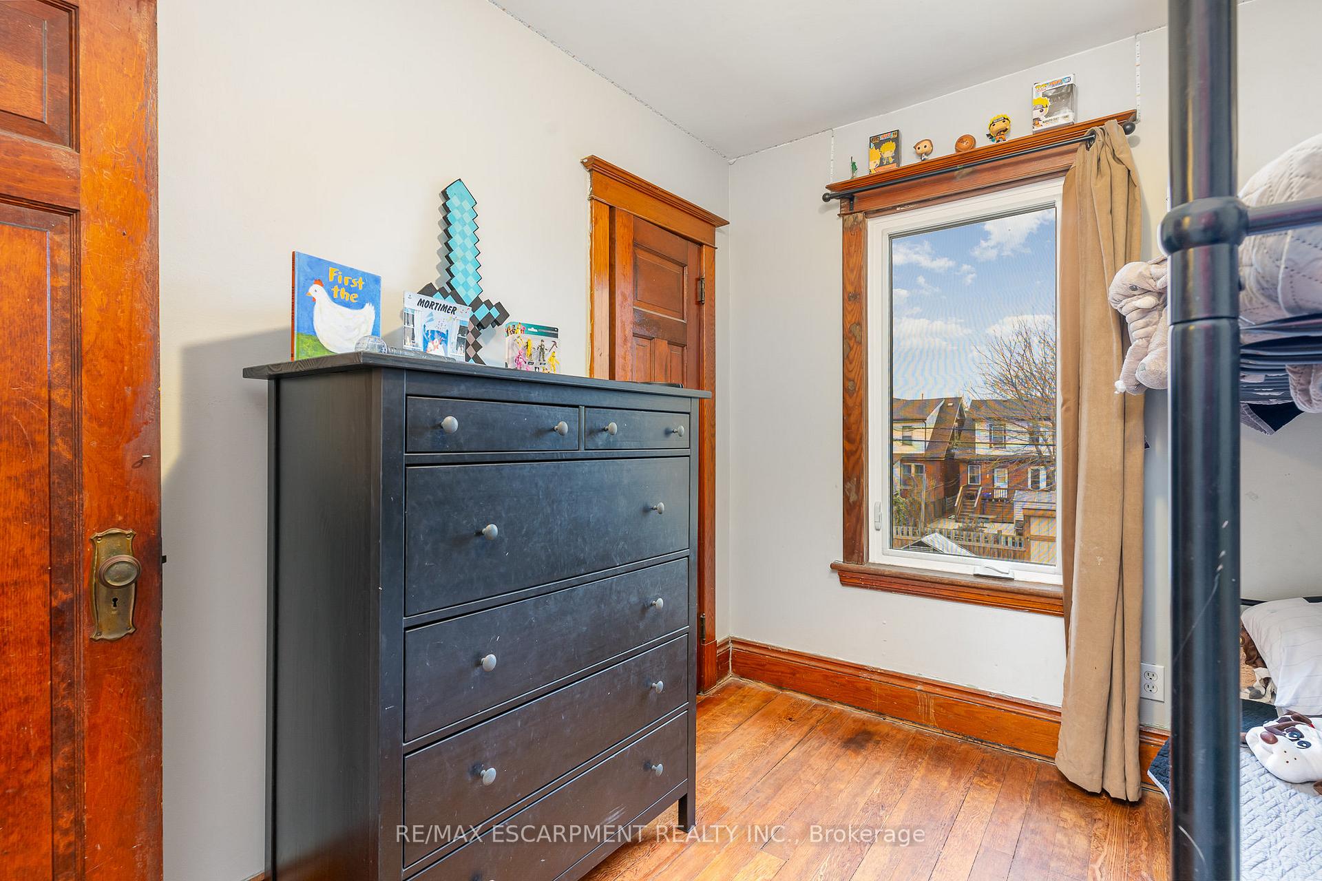 Photo 45 of 81 Kensington Avenue N, Hamilton, Crown Point — HOMEH