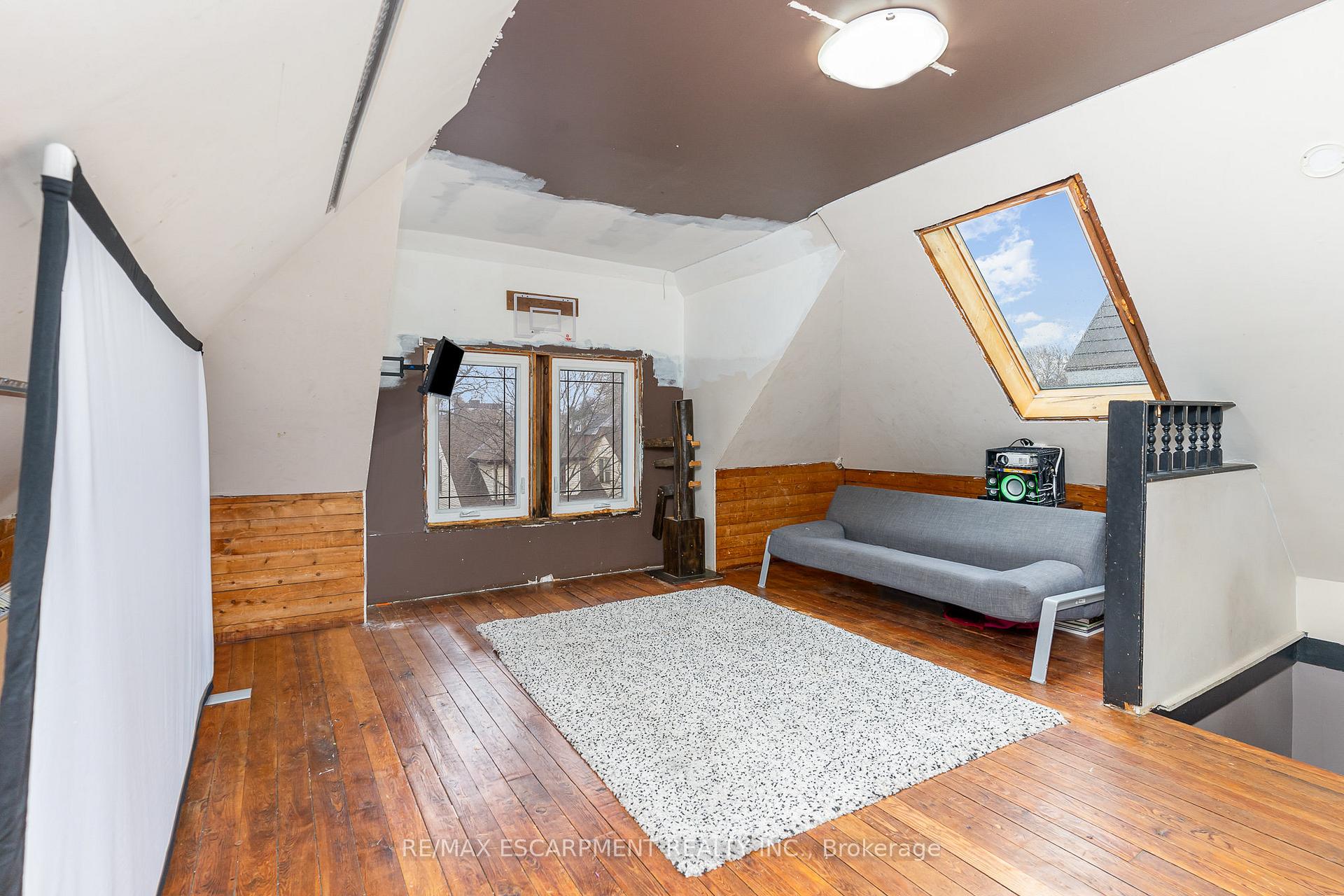 Photo 50 of 81 Kensington Avenue N, Hamilton, Crown Point — HOMEH