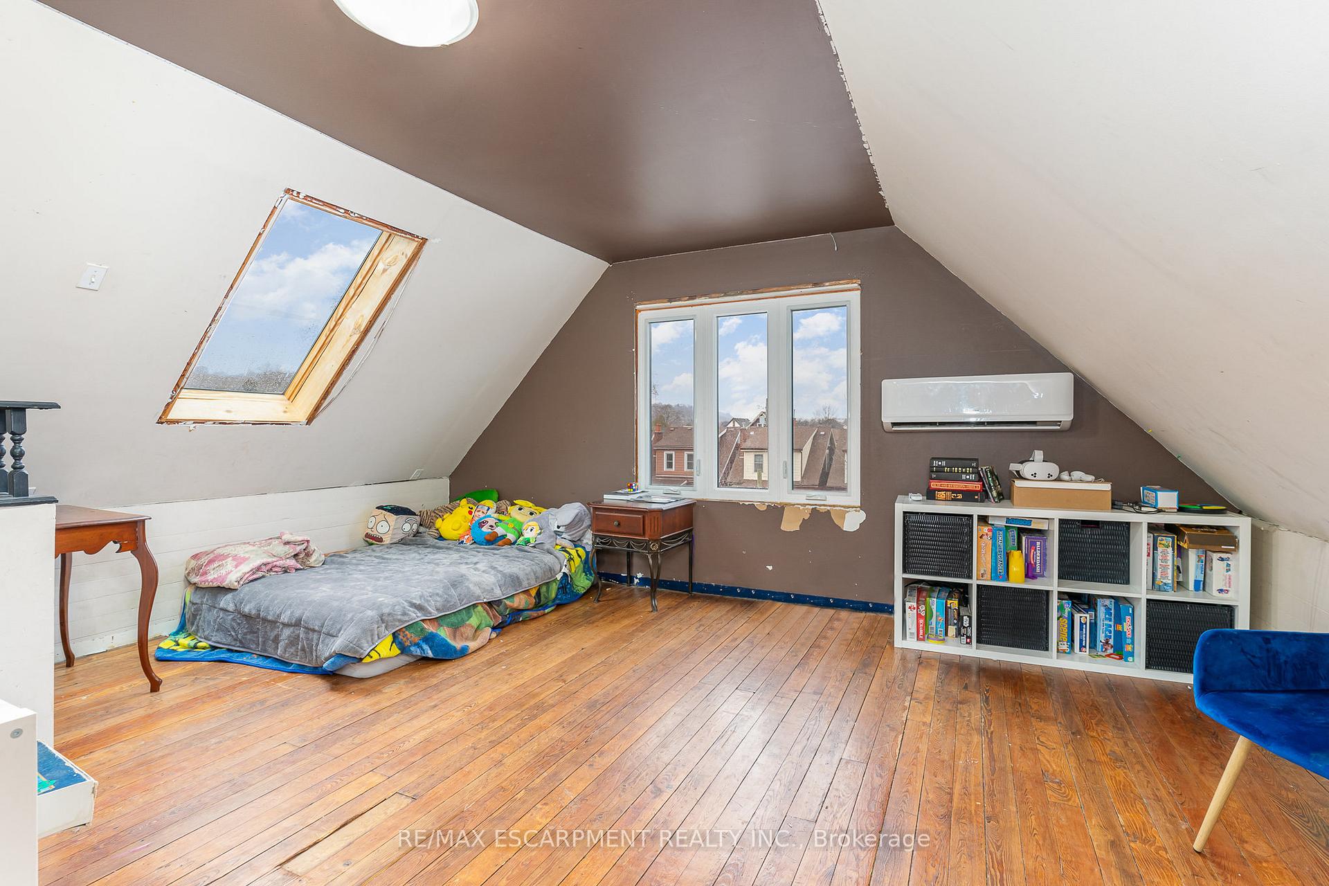 Photo 51 of 81 Kensington Avenue N, Hamilton, Crown Point — HOMEH
