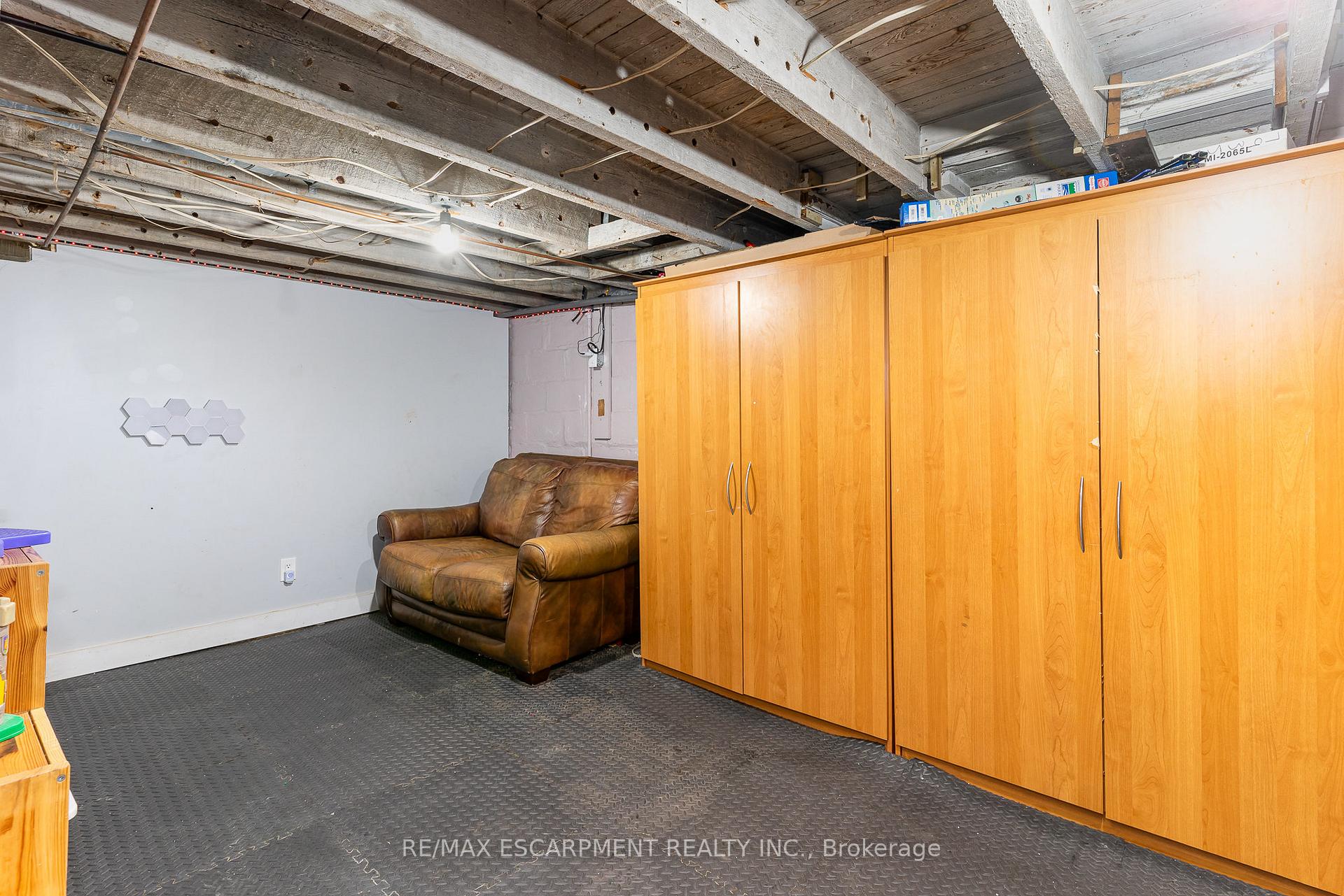 Photo 53 of 81 Kensington Avenue N, Hamilton, Crown Point — HOMEH